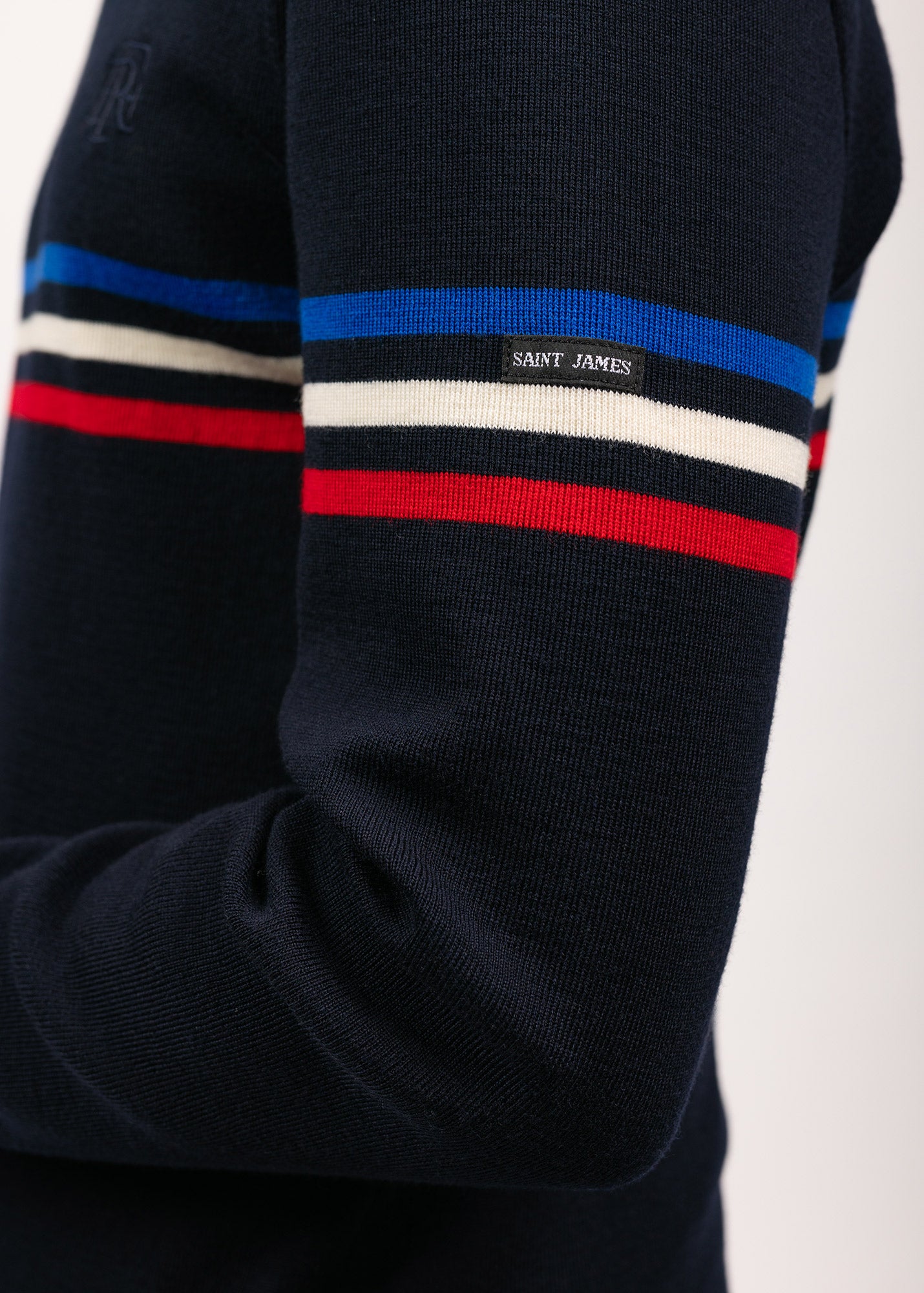 Pull marin à rayure tricolore