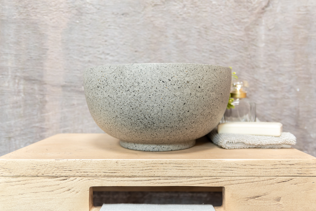 Saniclear Seba fontein met eiken plank en grijze terrazzo waskom voor in het toilet