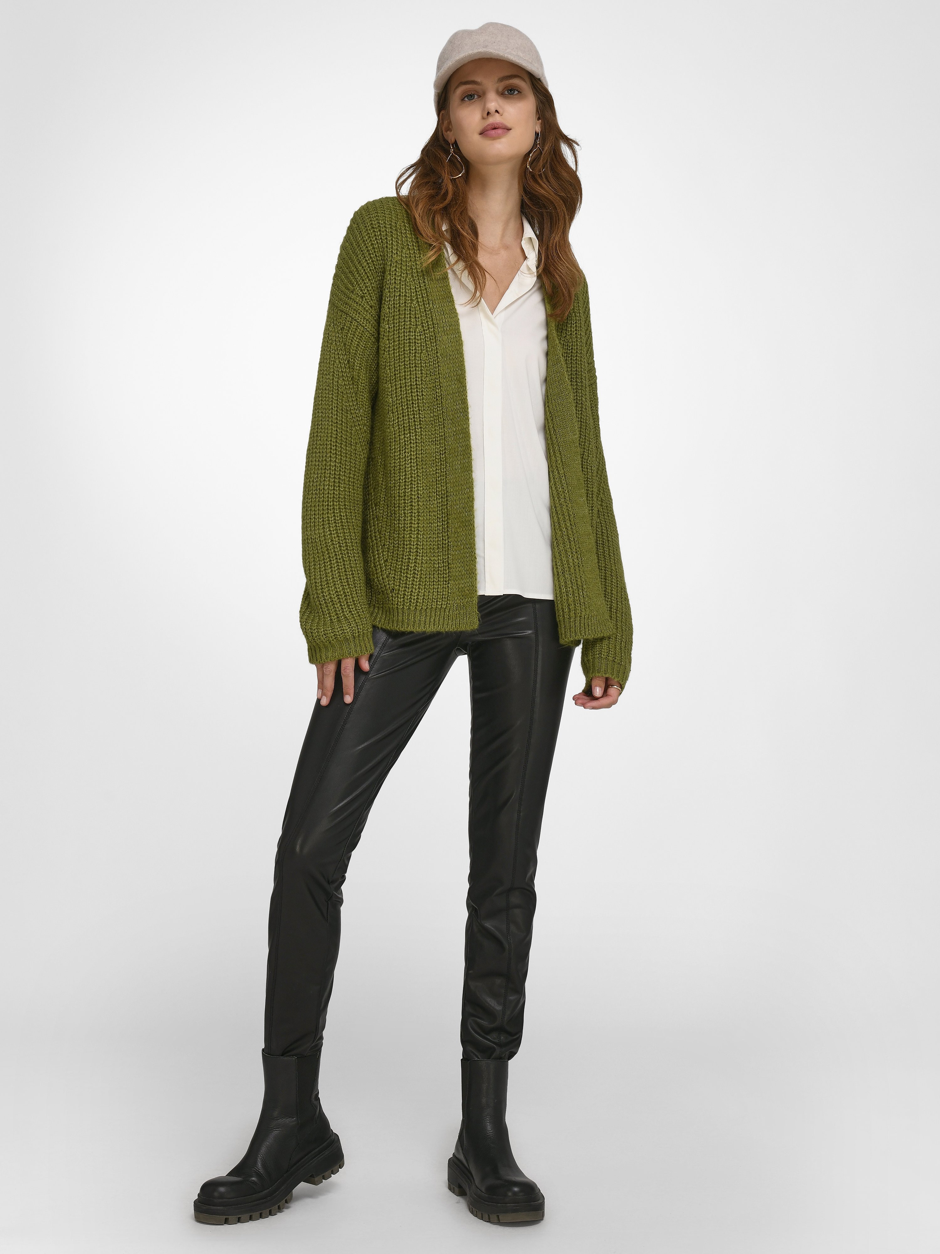 Strickjacke mit überschnittener Schulter