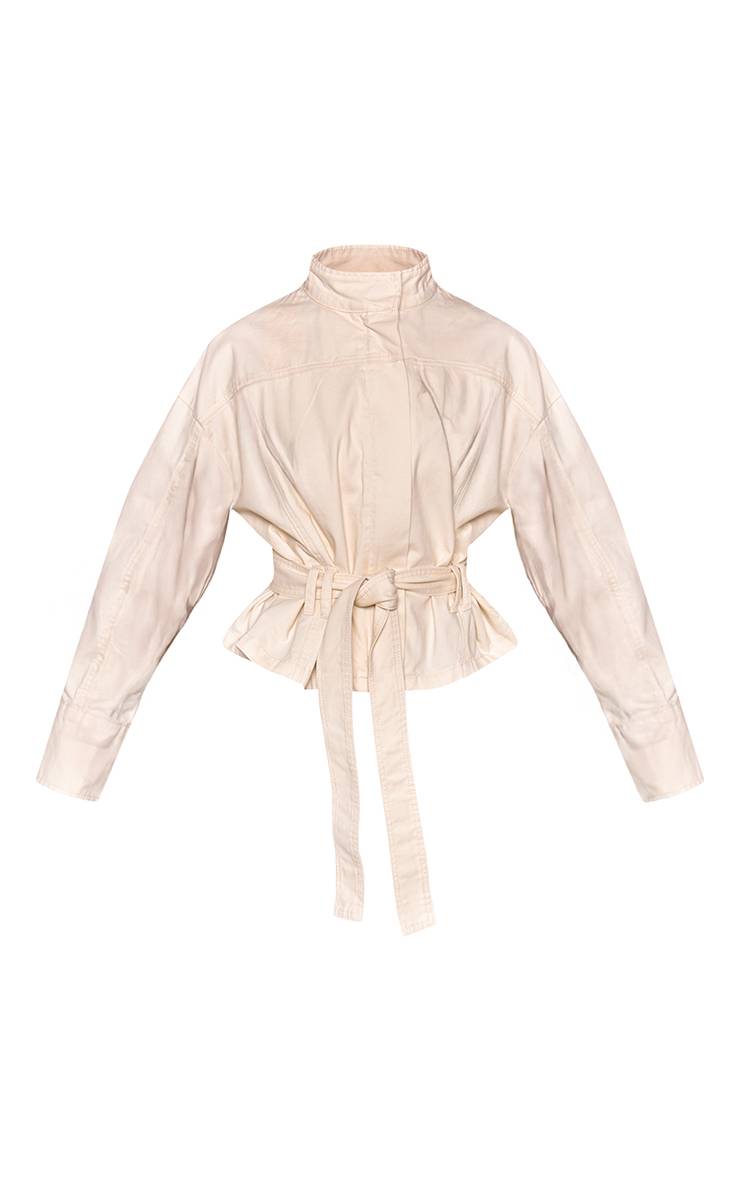 Ecru Petite Veste En Sergé Col Montant Avec Détail De Coutures Et Ceinture À Nouer À La Taille