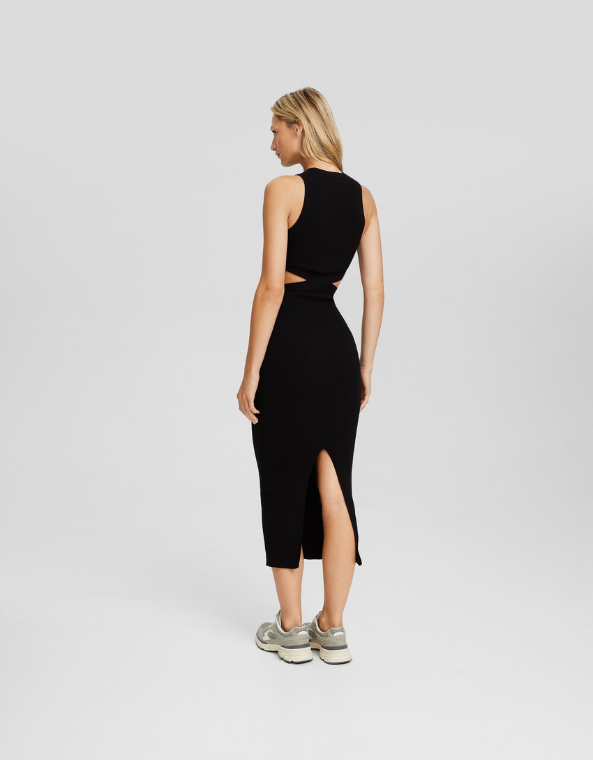 Vestido midi de tricô com recortes