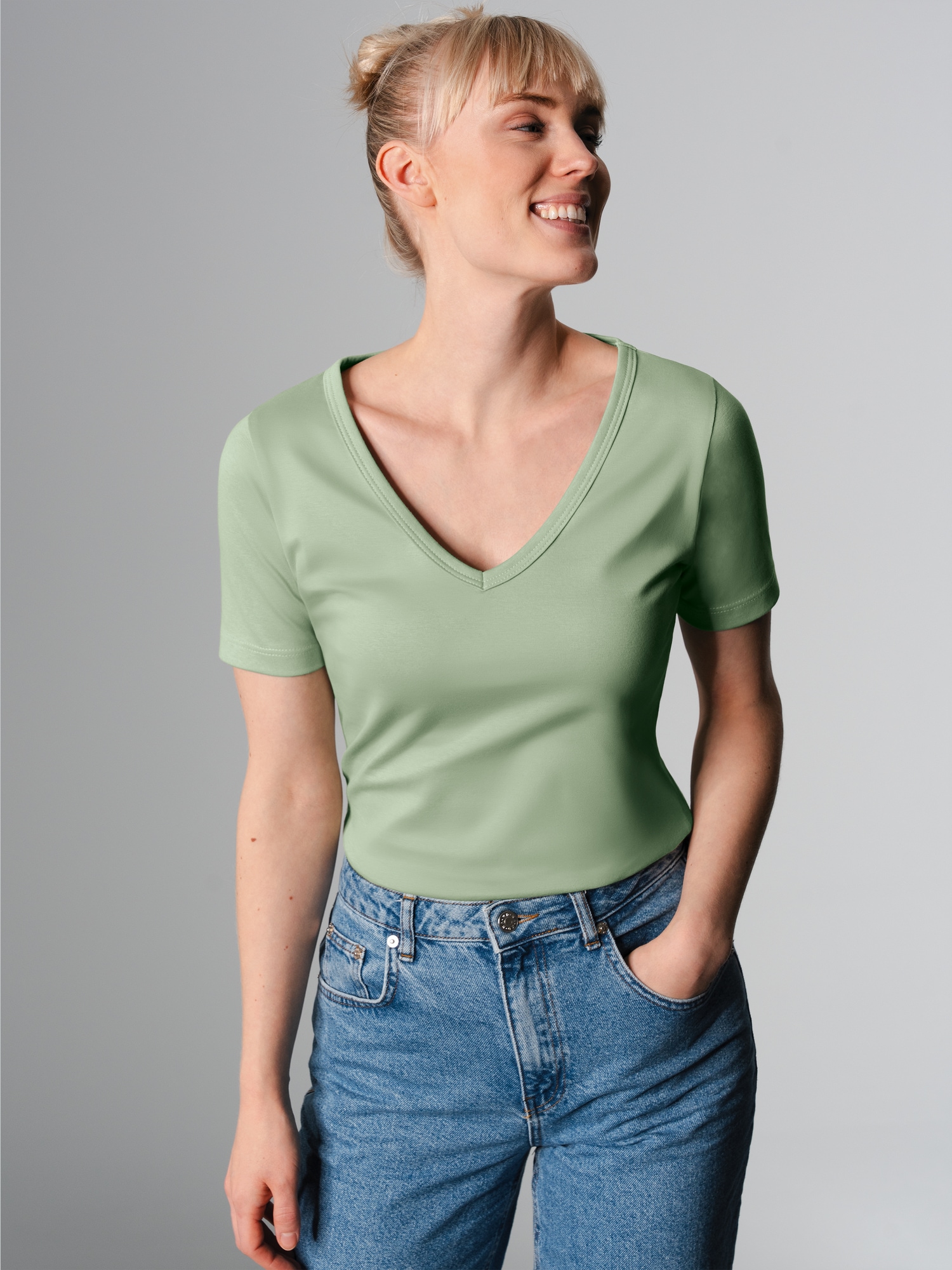 V-Shirt aus Baumwolle/Elastan Green tea