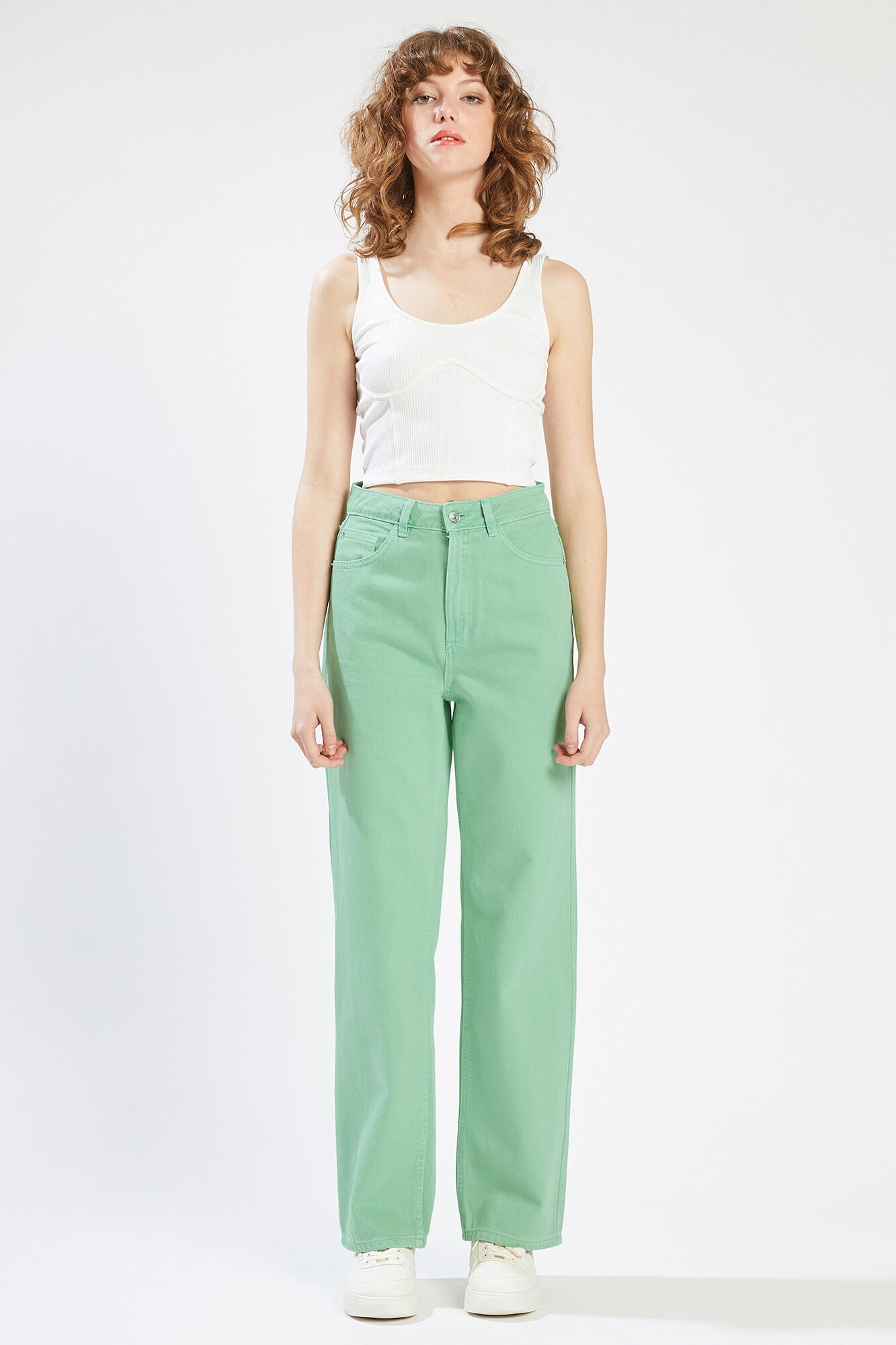 Calça jeans reta de cintura alta