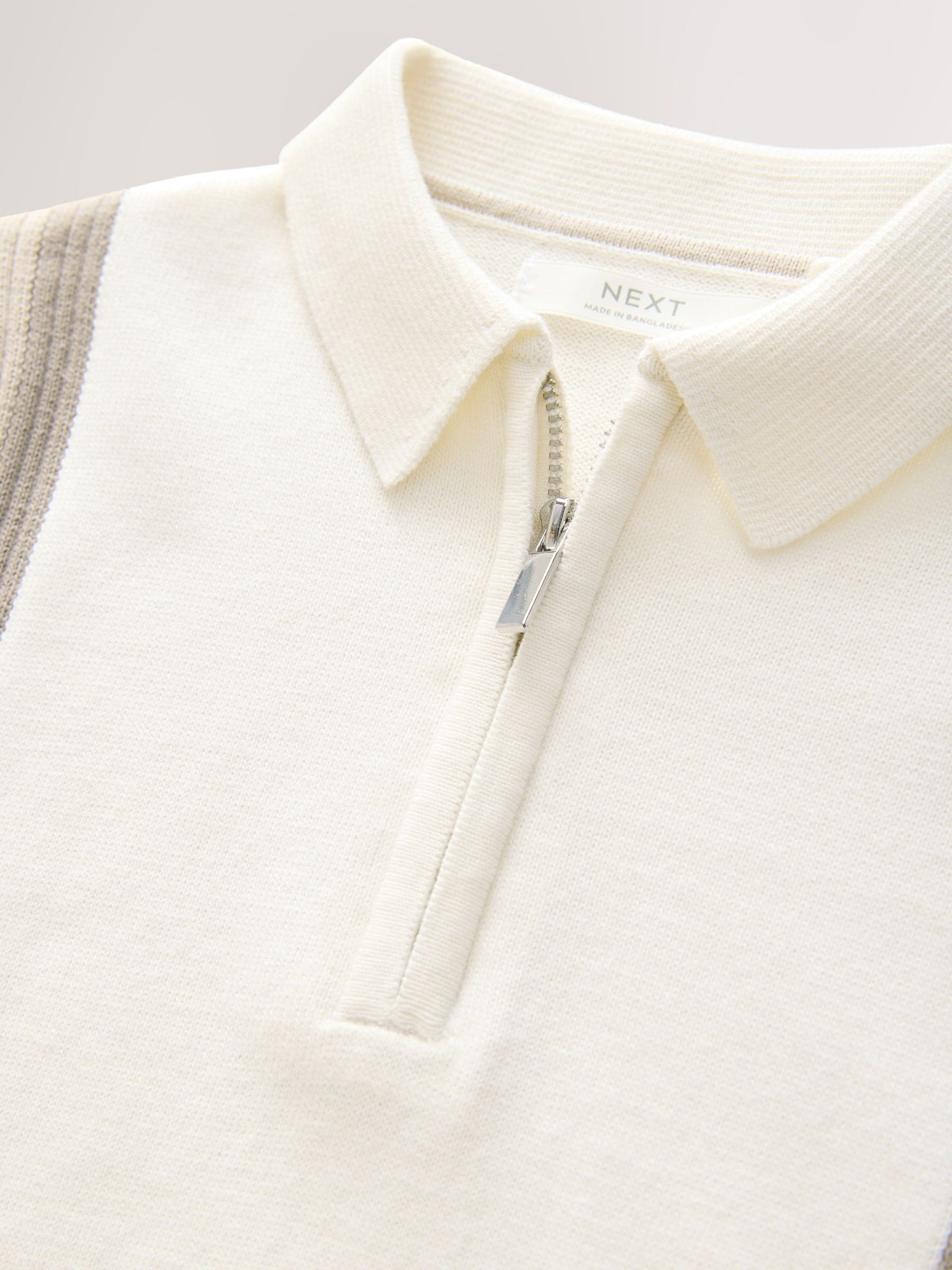Neutraal met kleurvlakken - Gebreid poloshirt met rits bij de hals (3-16jr)