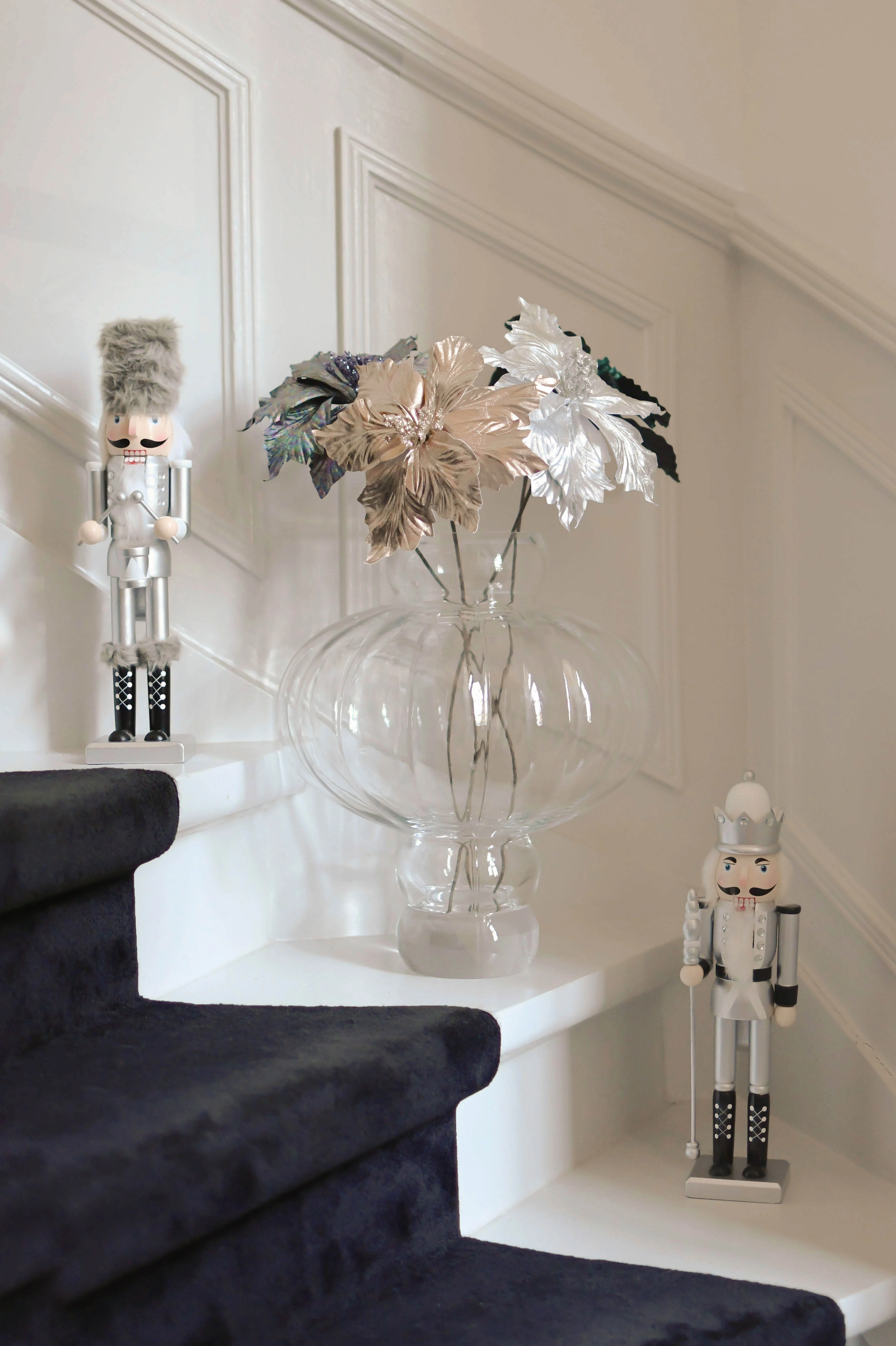 Bahne Interior  Nøddeknækker med tromme, sølvfarvet - H 38 cm