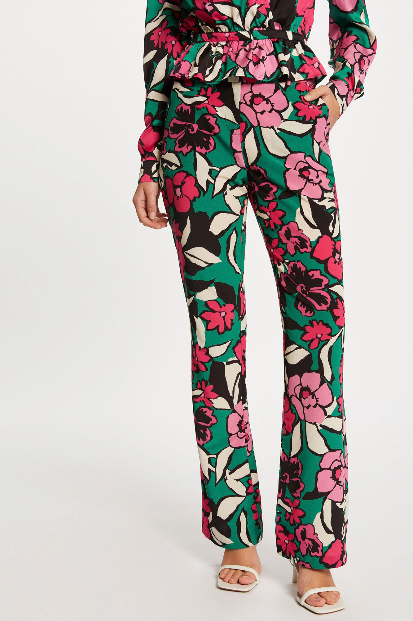 Calça reta com estampa floral - Multicolorida