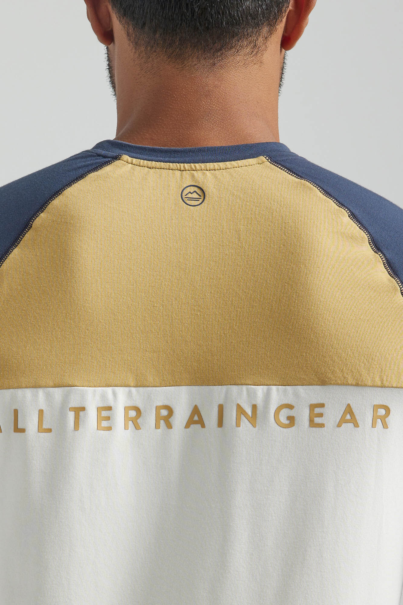 Camiseta básica com logo - Bege