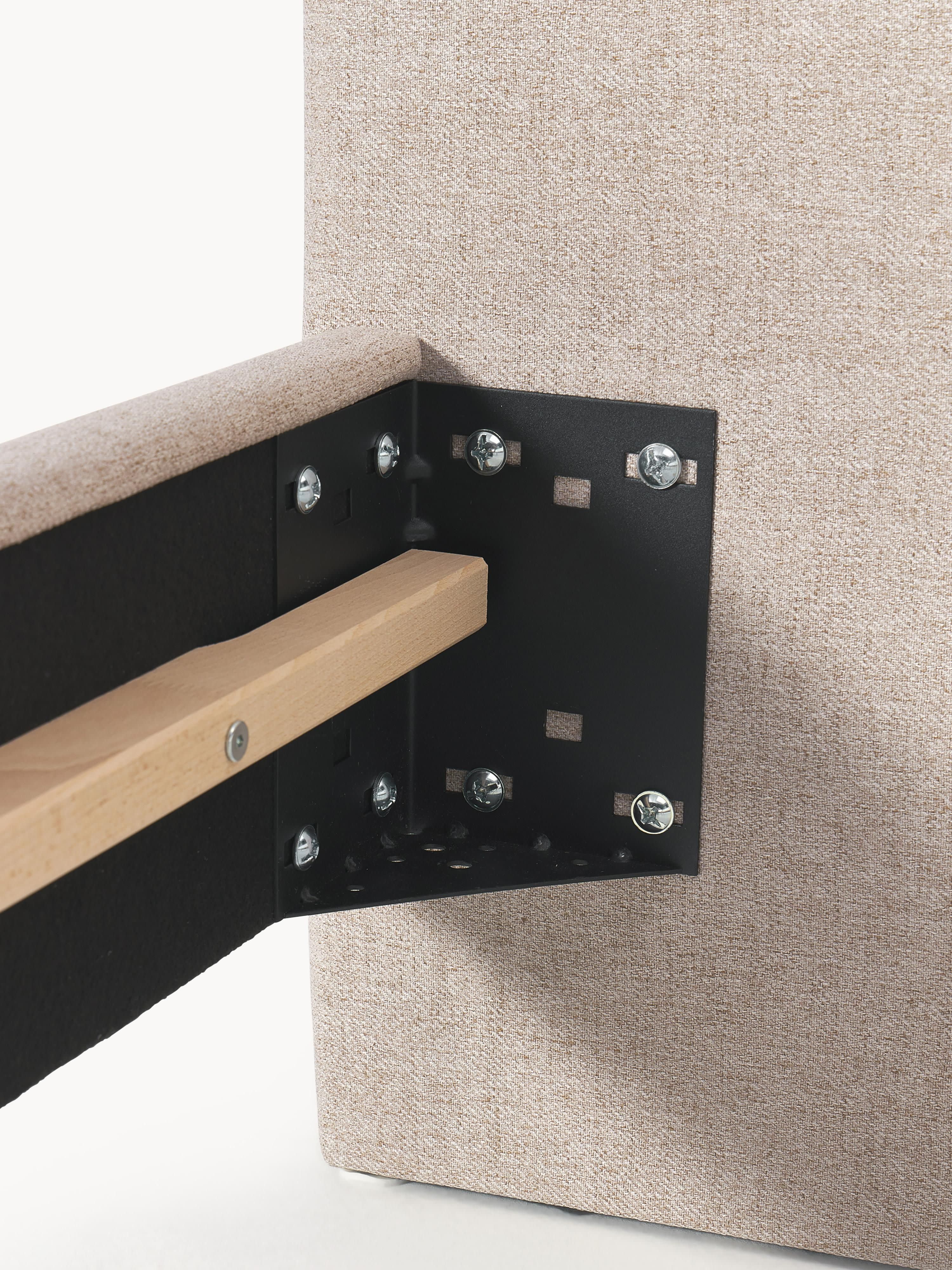 Gestoffeerd bed Giulia met houten poten