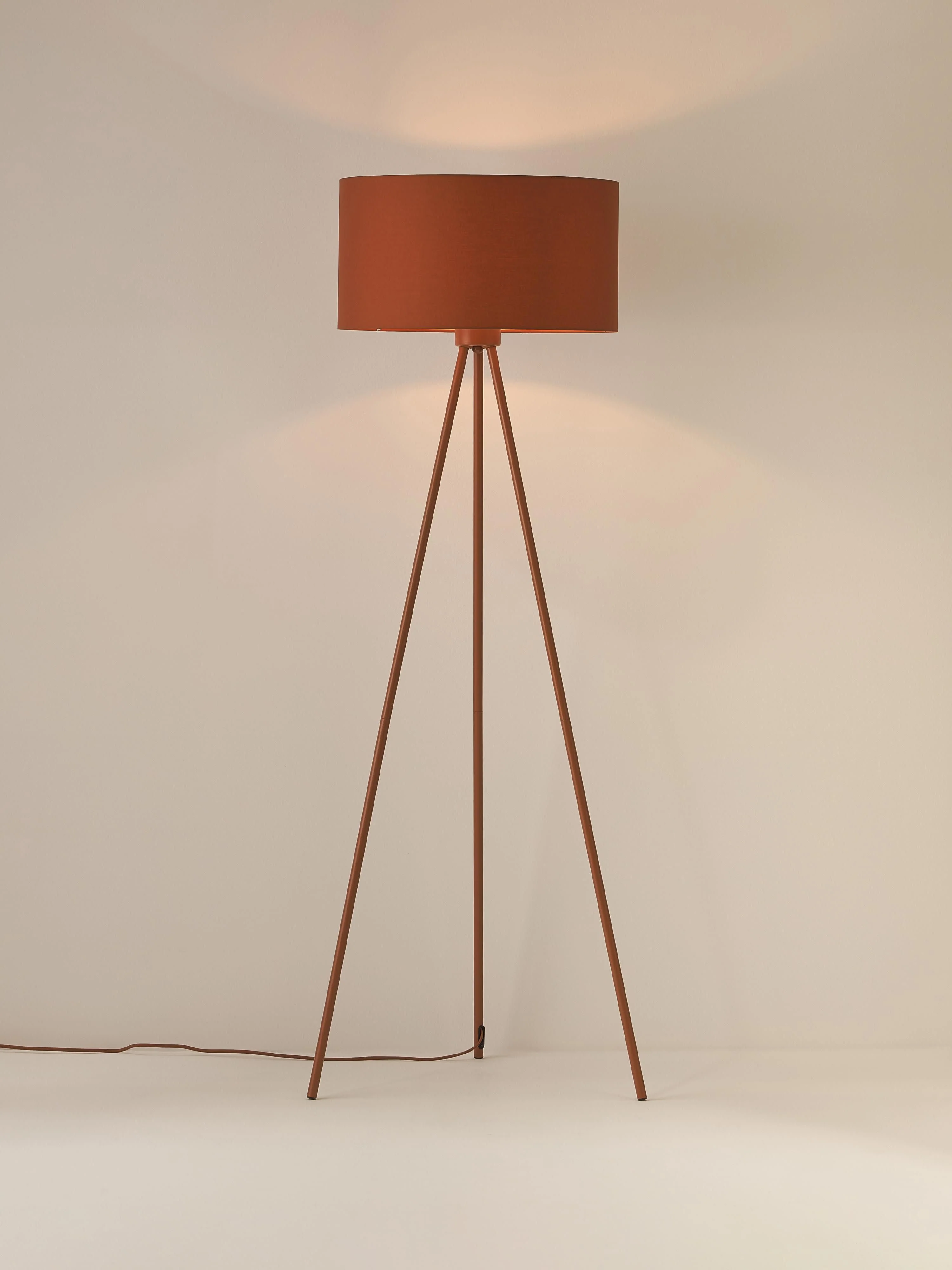 Tripod vloerlamp Cella met stoffen lampenkap