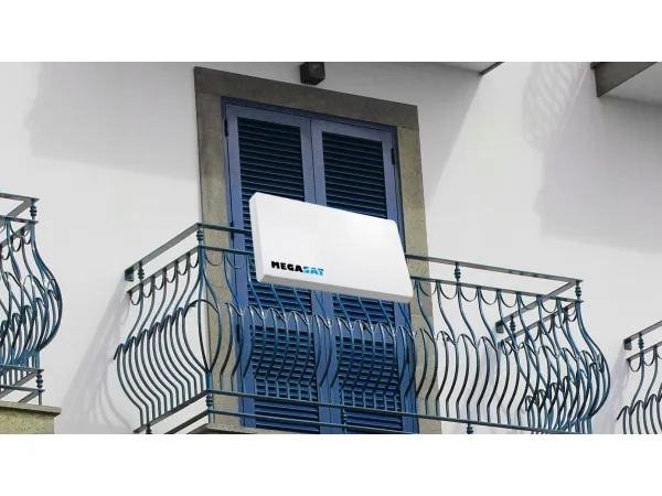 Megasat D4, 10,7 - 12,75 GHz, 1100 - 2150 MHz, 950 - 1950 MHz, 33 dBi, Horisontal/vertikal polarisering, Hvid