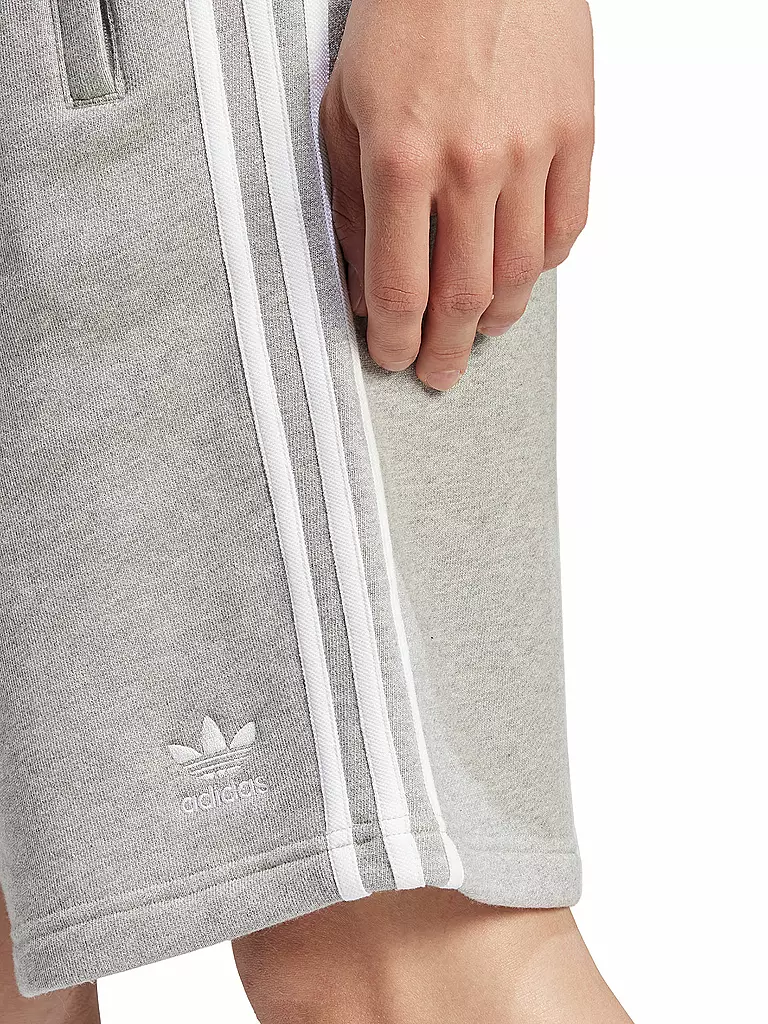 ADIDAS ORIGINALS Sweatshorts hellgrau