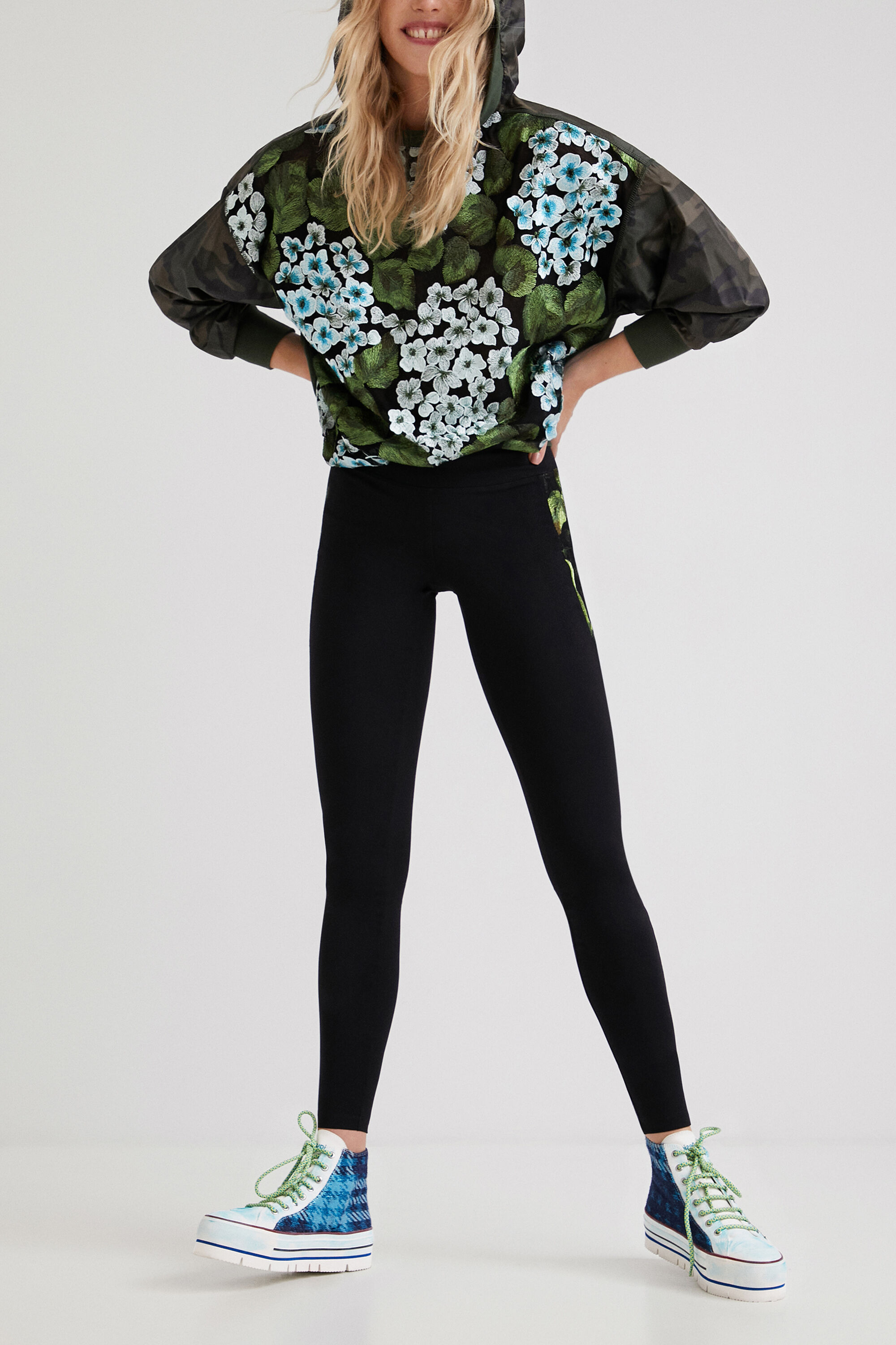 Leggings com laterais transparentes