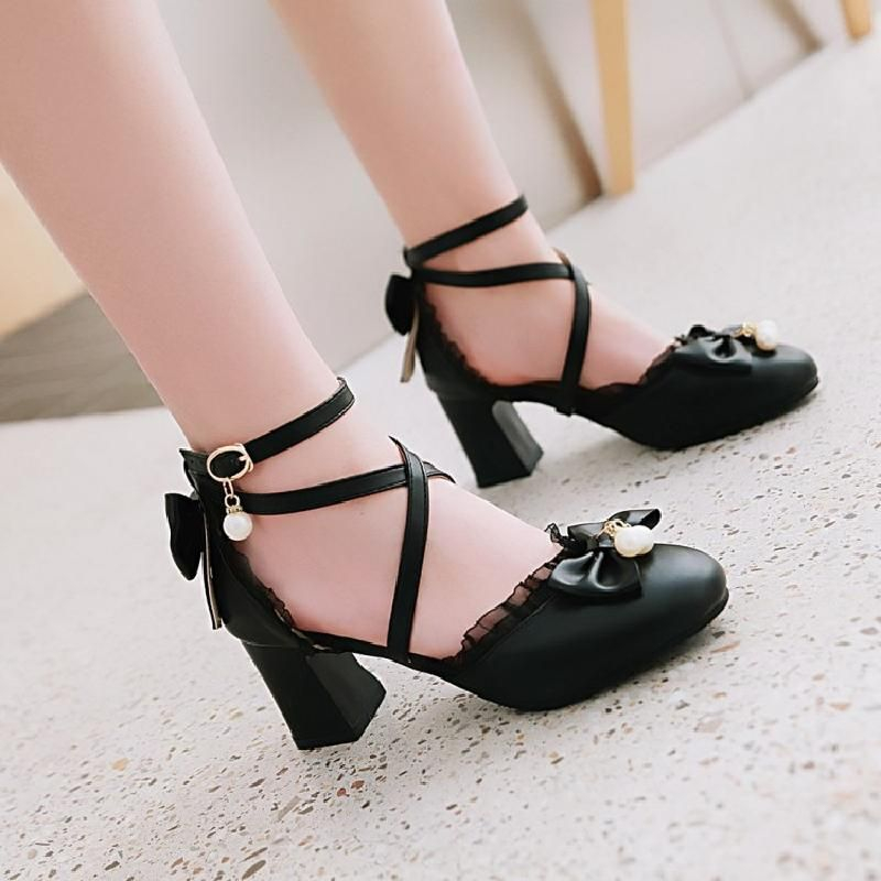 Freesia - Pumps met blokhak en kanten rand en lintaccent
