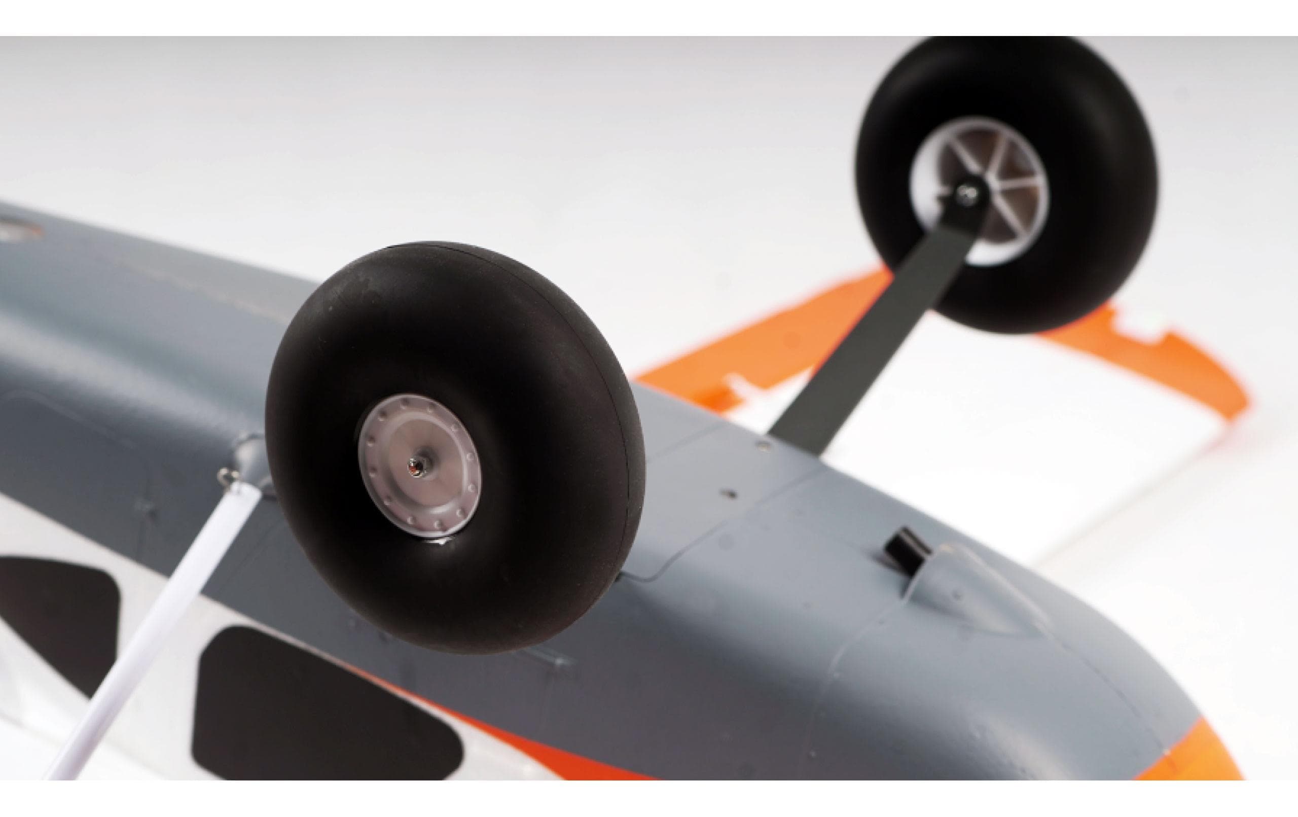 Motorflugzeug Tasman 1500 mm STOL Trainer PNP<br>AMXPlanes Tasman Trainer Modell mit Buschräder