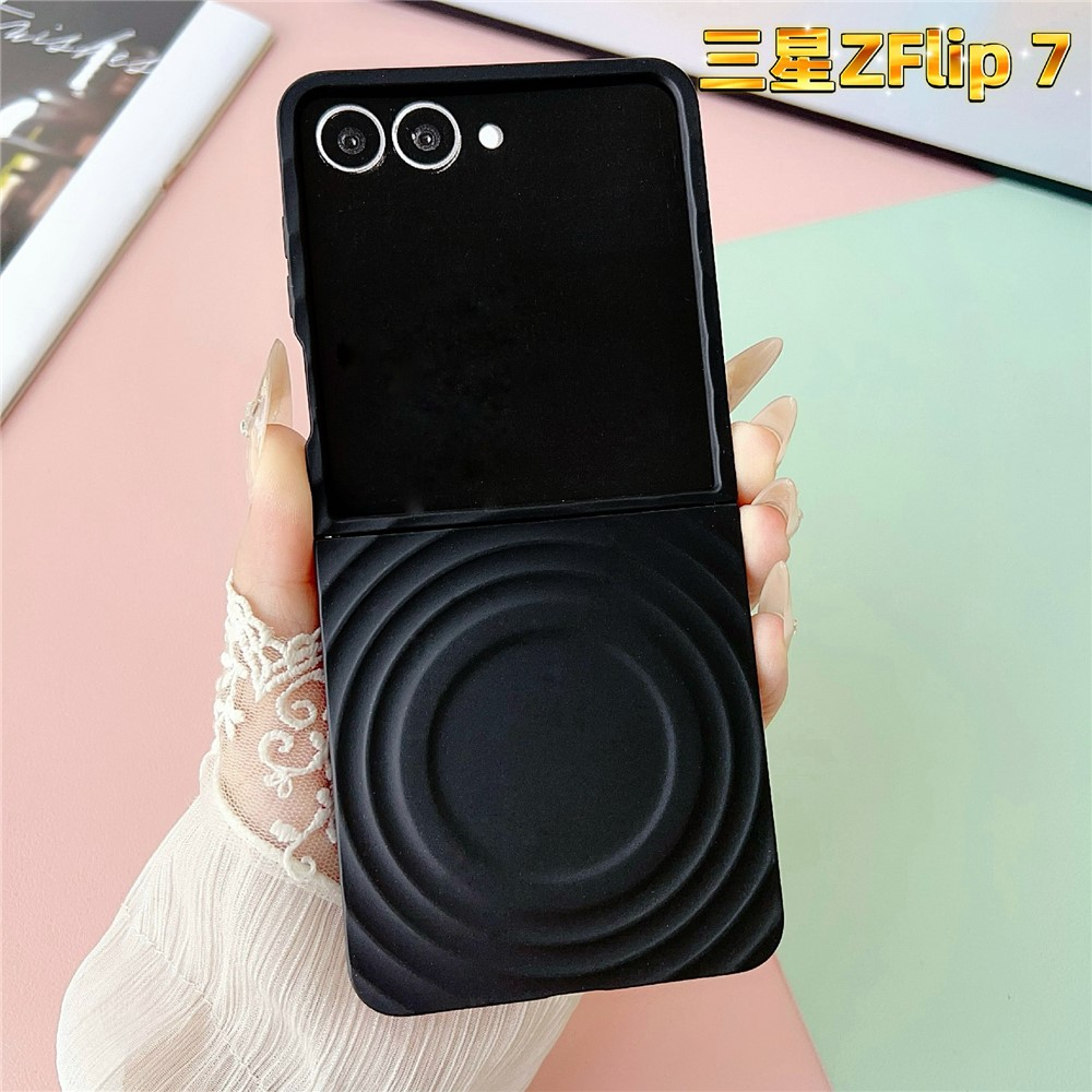 Samsung Galaxy Z Flip7 Soft Touch Hardcase Schutzhülle im Wellen Muster mit MagSafe-Modul - Schwarz