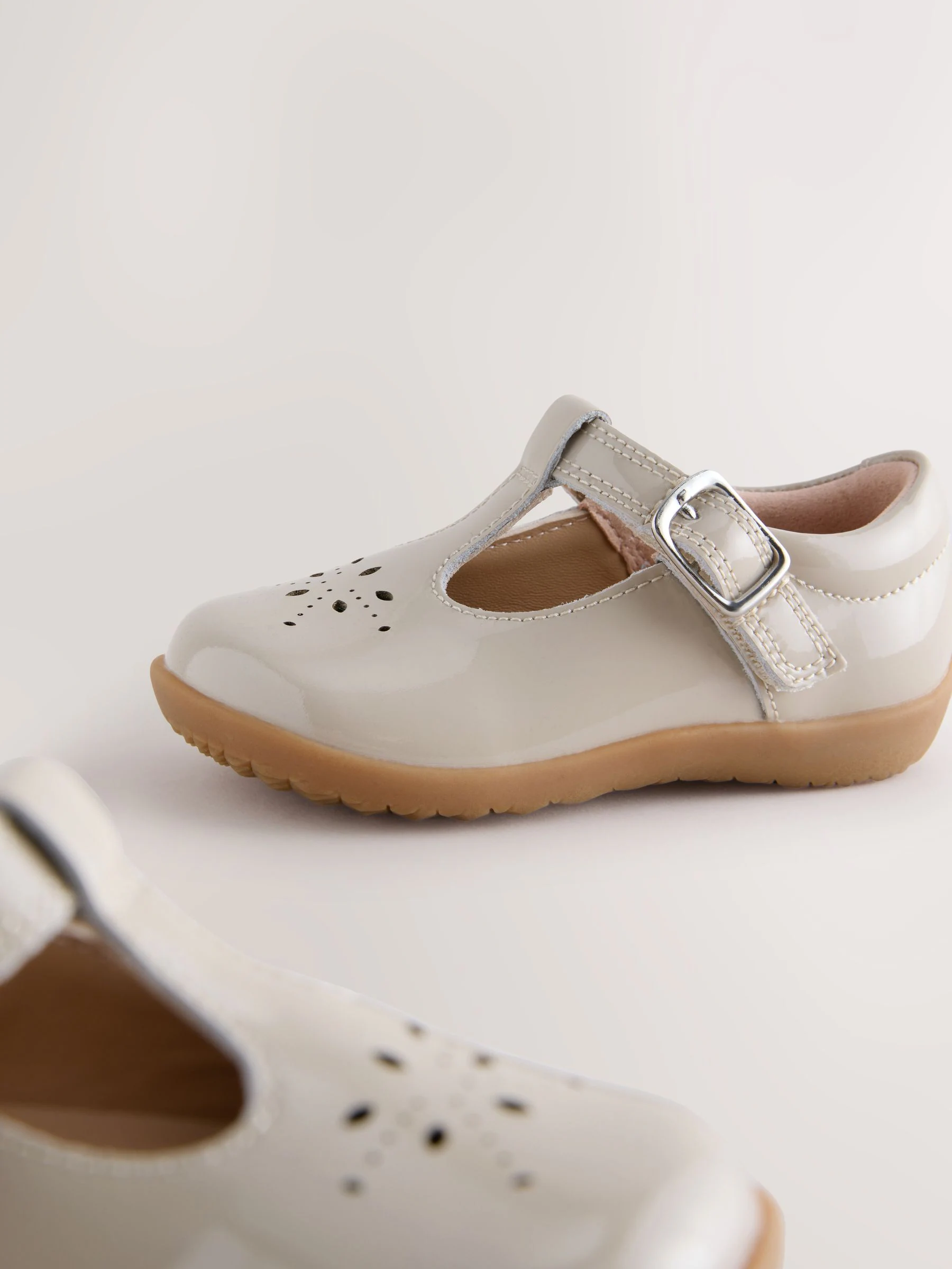Mokkabruin - First Walker schoenen met klittenband en T-bandje