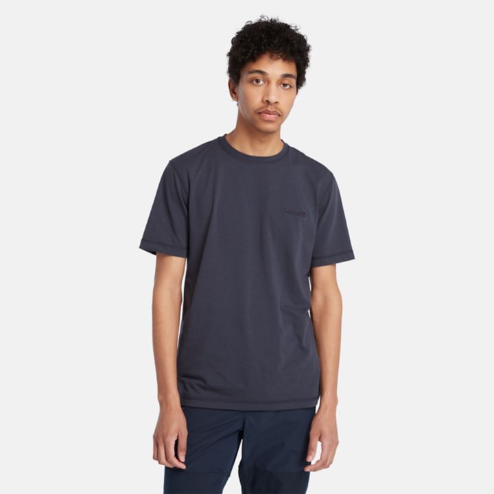 Camiseta masculina de manga curta com tecnologia de absorção de umidade na cor azul marinho.