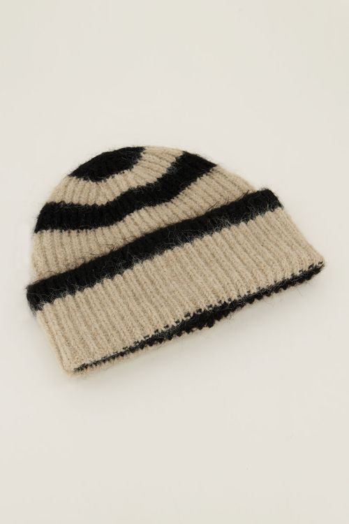 Muts met beige en zwarte strepen