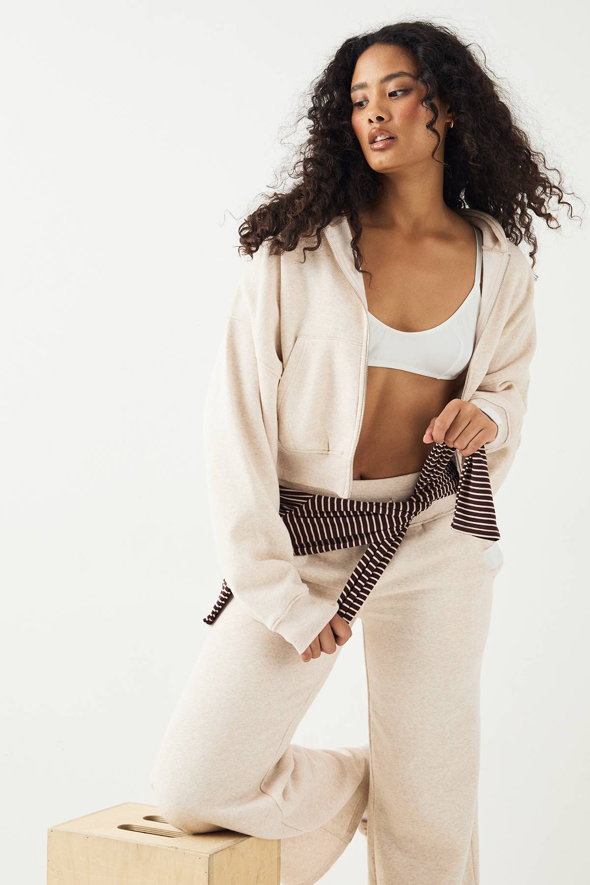 Sweat à Casynthétiqueche Zippé Court et Ample DSGN Studio