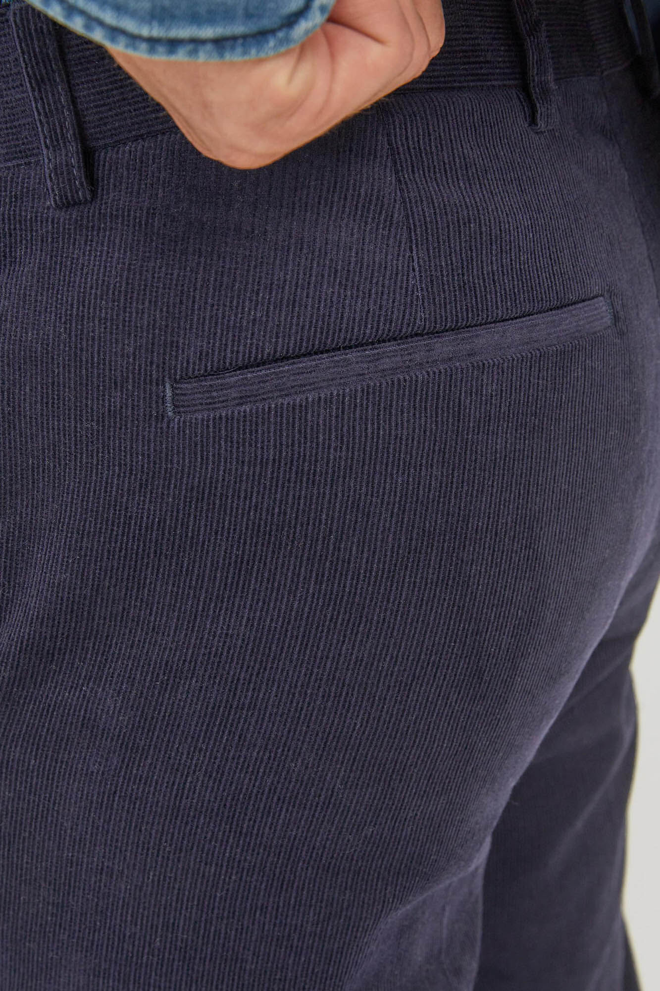 Calça chino de corte justo, 100% algodão.