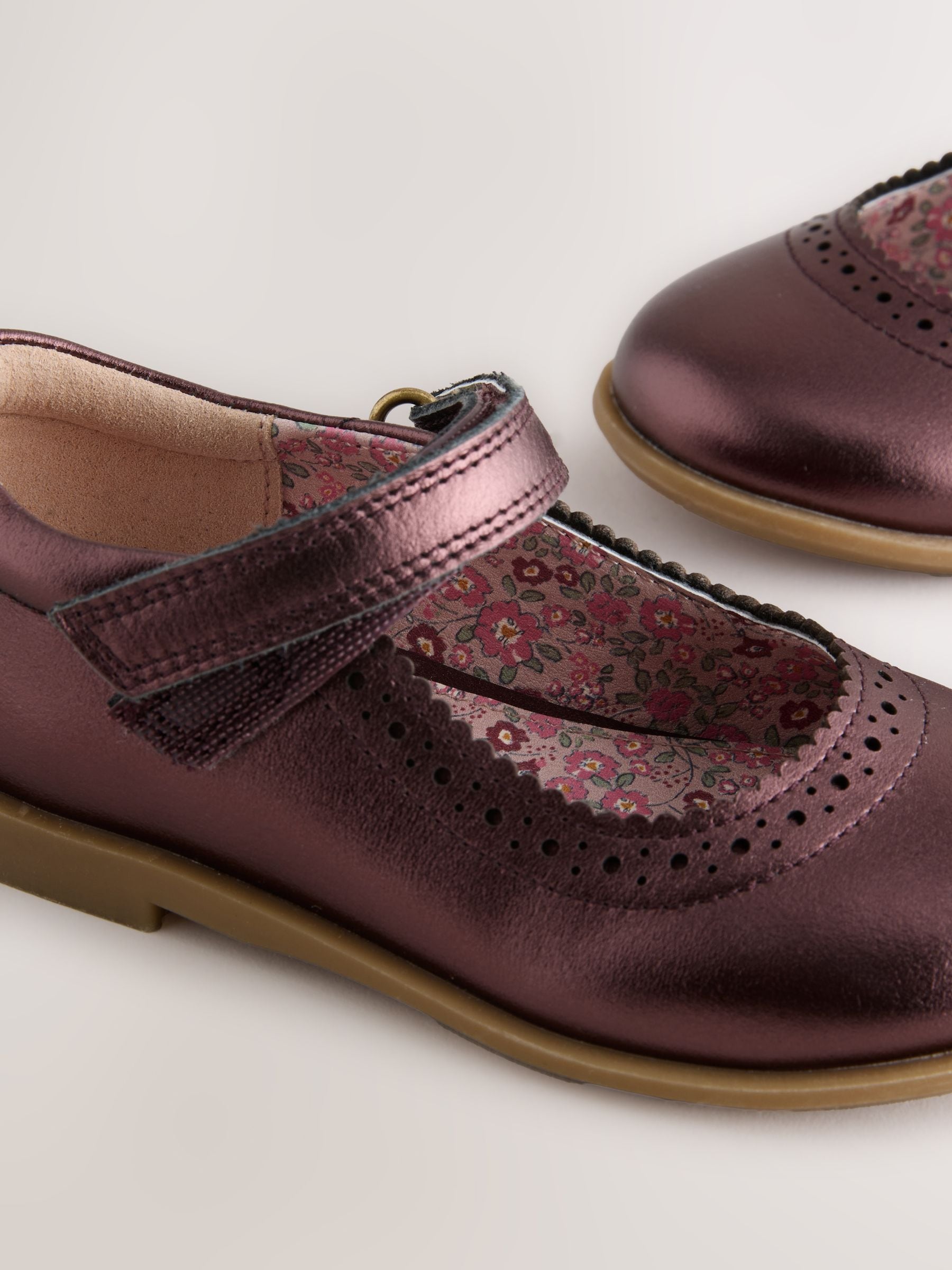 Bordeauxrood - Leren brogue schoenen met klittenbandsluiting