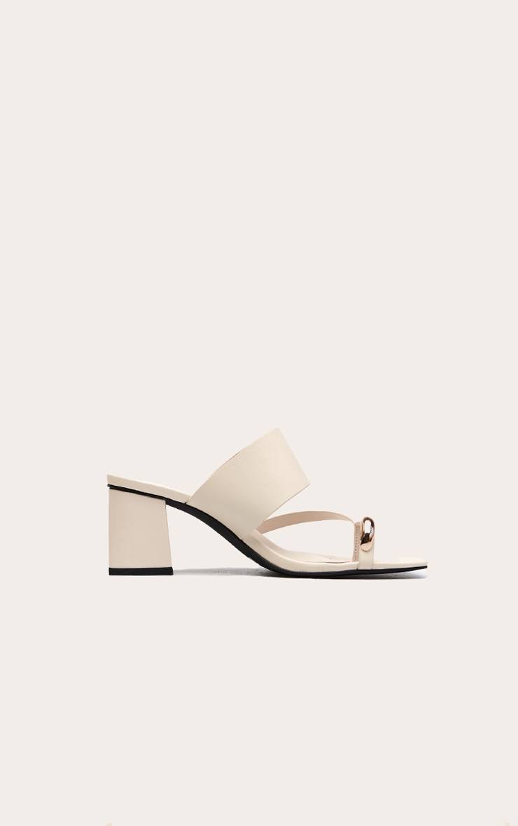 Crème Mules À Talon Bloc Coupe Large Avec Bride D'orteil Dorée