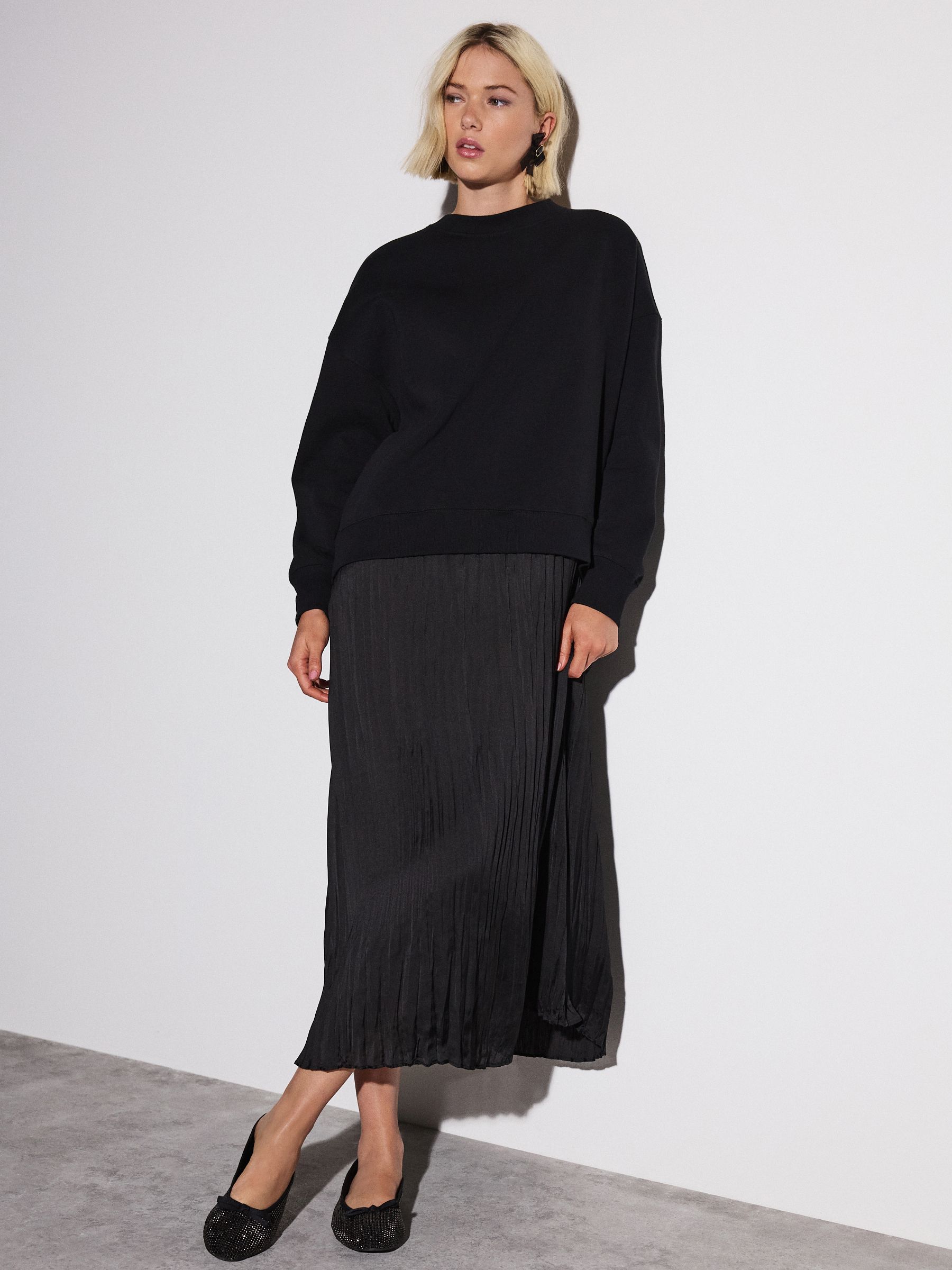 Zwart - 2-In-1 Sweatshirt With Satin Midi Skirt