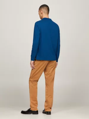 Polo de manga comprida com estampa listrada global e modelagem regular.