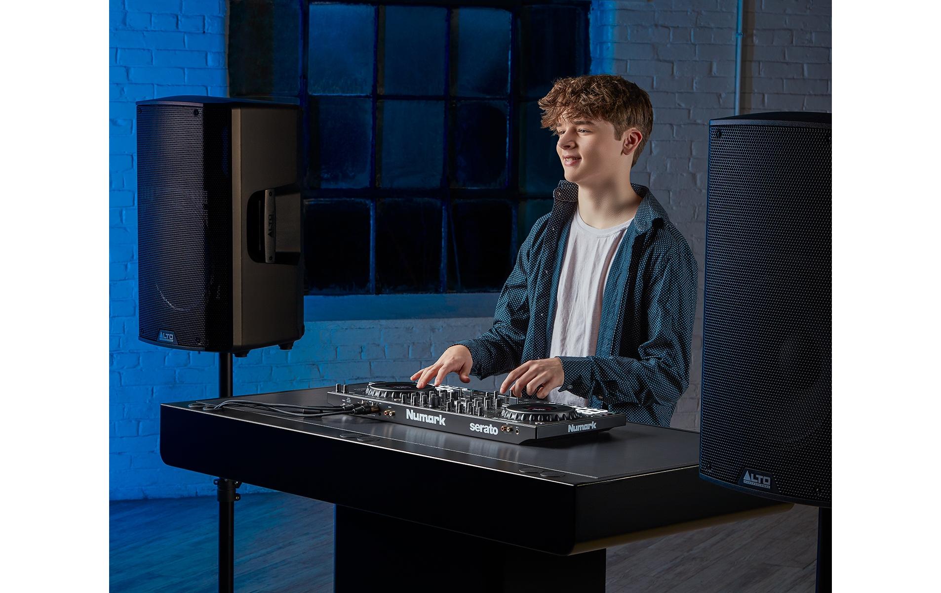 DJ-Controller NS4FX<br>Professioneller 2-Deck-DJ-Controller mit 4 Kanälen