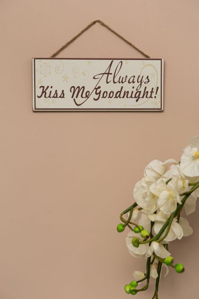Holzschild - Always kiss me Goodnight - 40x16 cm