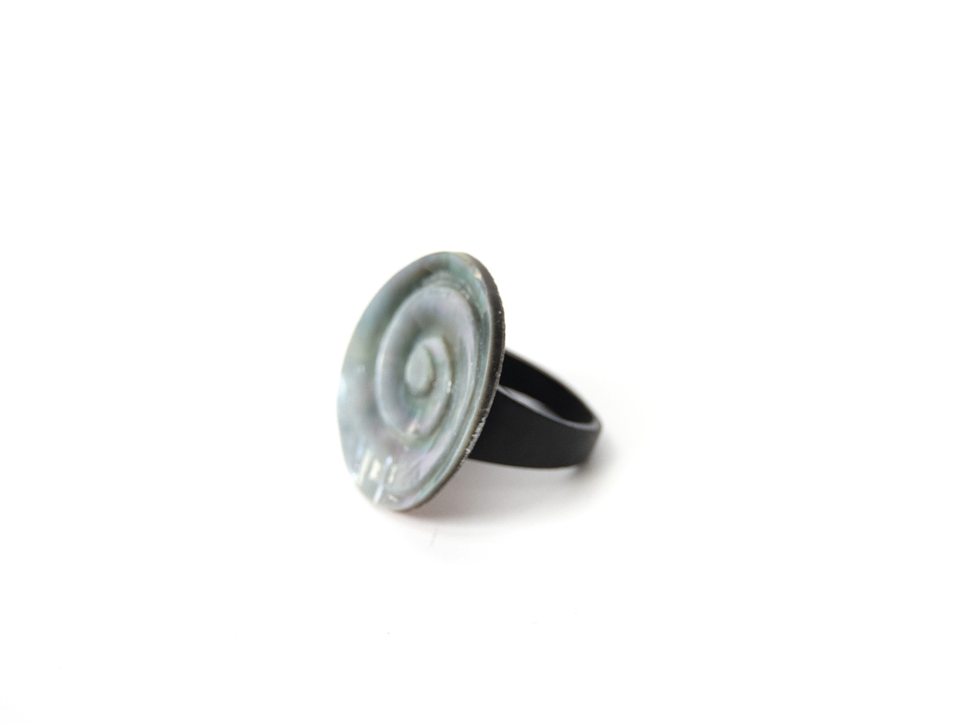 Ring 'Muschel-Spirale', natur, schwarz, Ø 4 cm günstig bestellen
