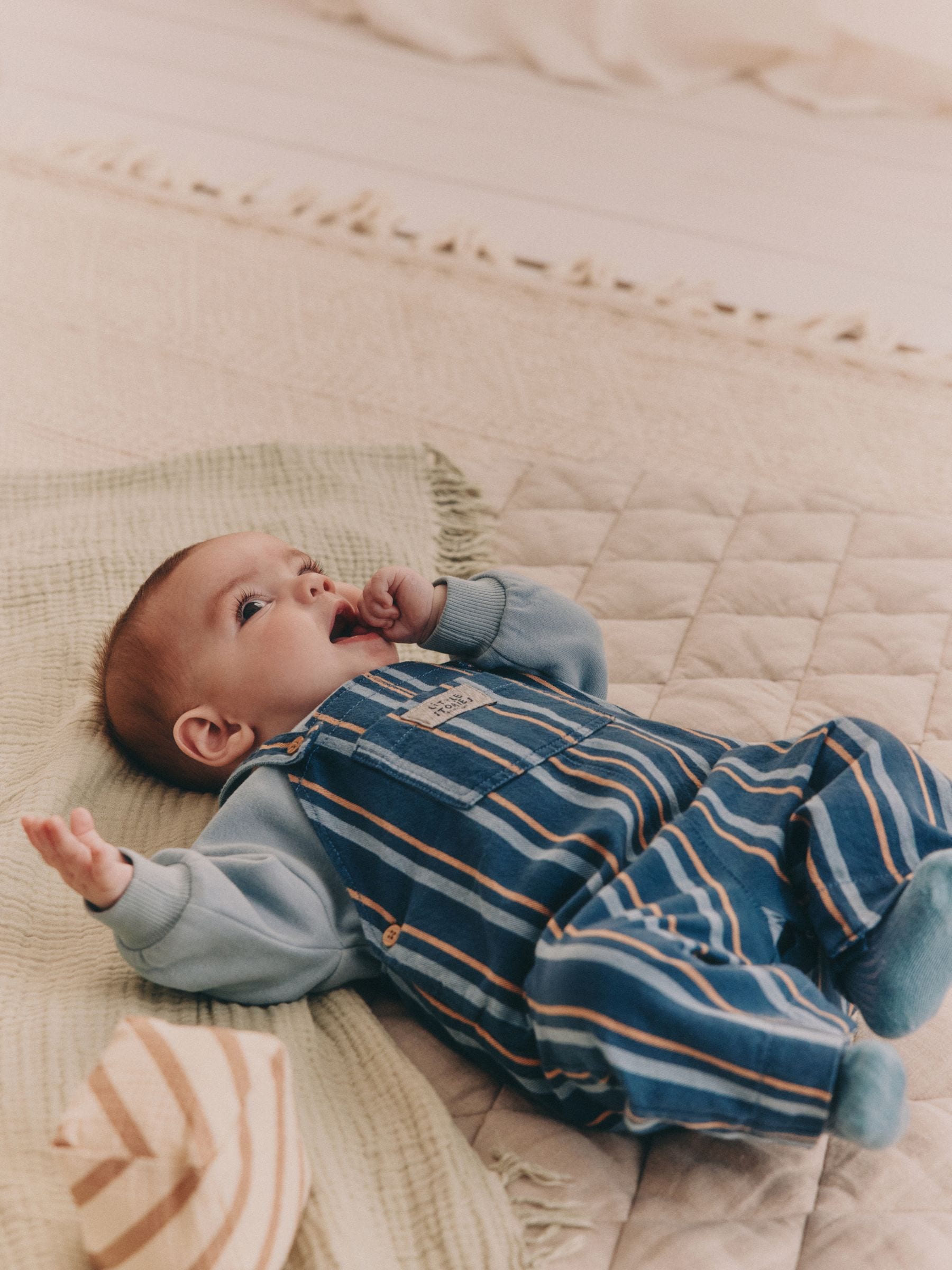 Mineraal gestreept - Babyset van geweven tuinbroek en rompertje (0 mnd-2 jr)
