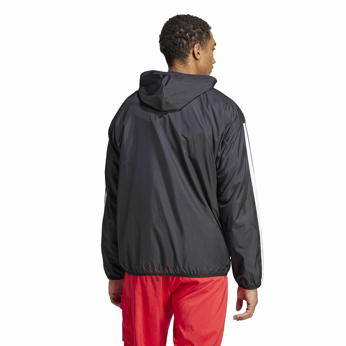 ROUPAS ESPORTIVAS ADIDAS<br>Corta-vento com 3 listras Essenciais