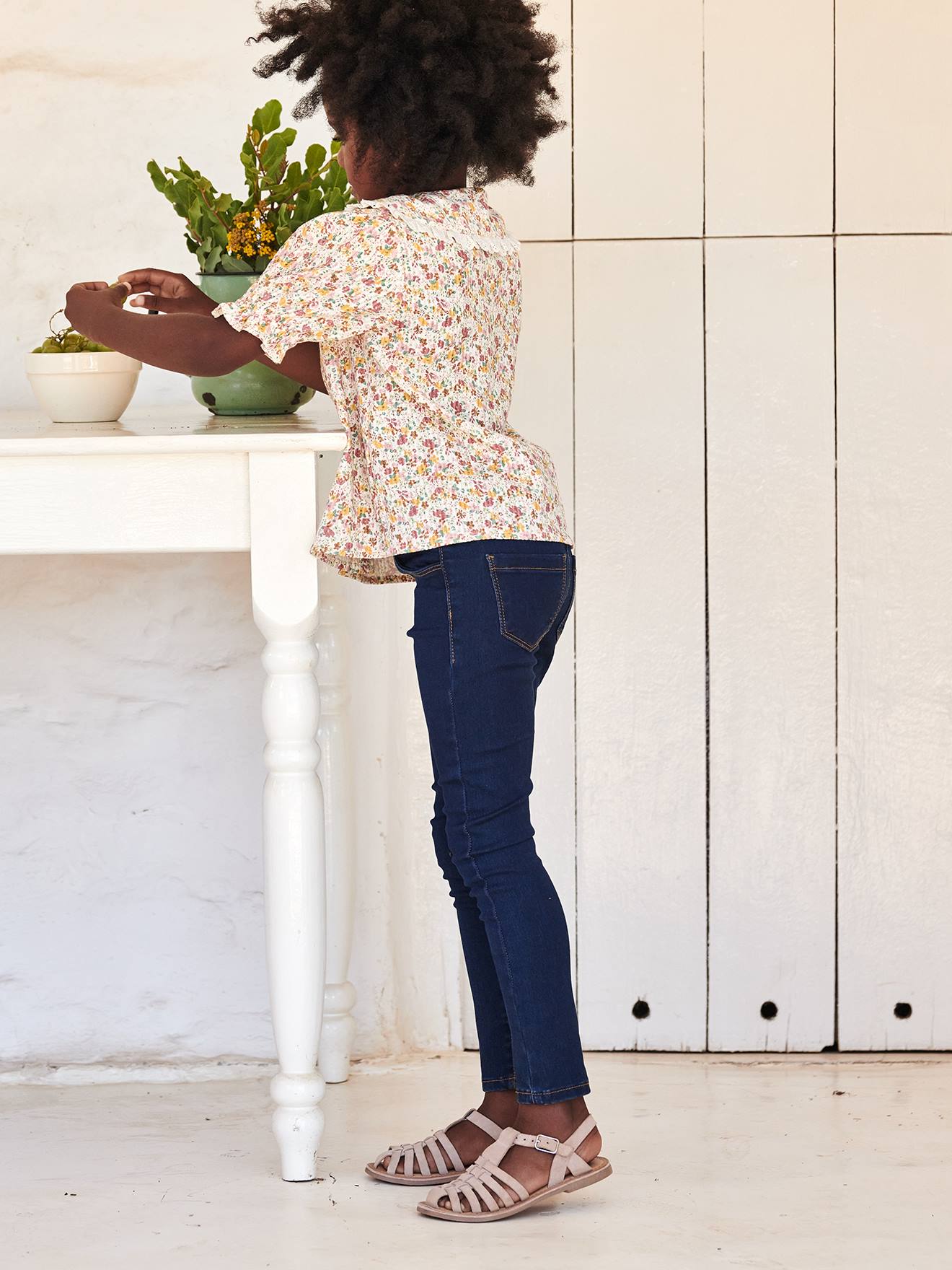 Camisa floral de manga curta com gola Peter Pan para meninas, cor off-white