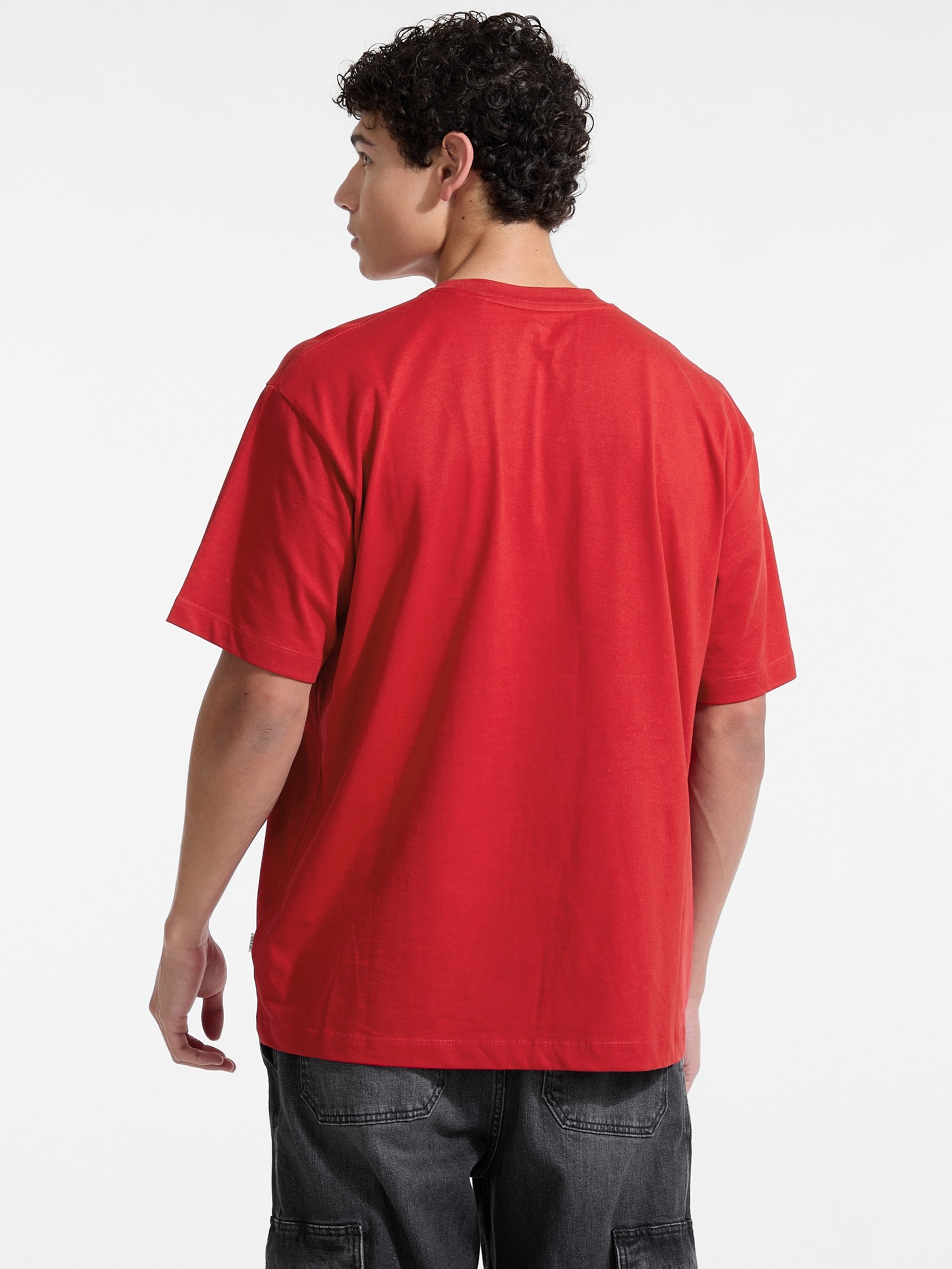 Camiseta oversized com logo bordado