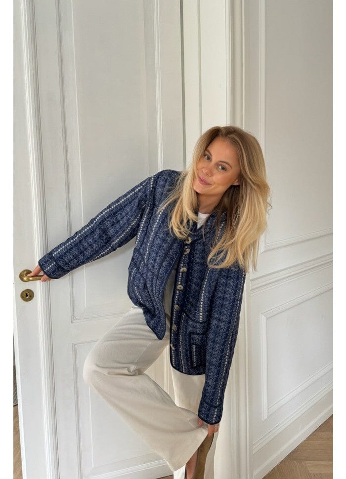 BYIC Emmyic Quilted Jacket nfp navy flower print