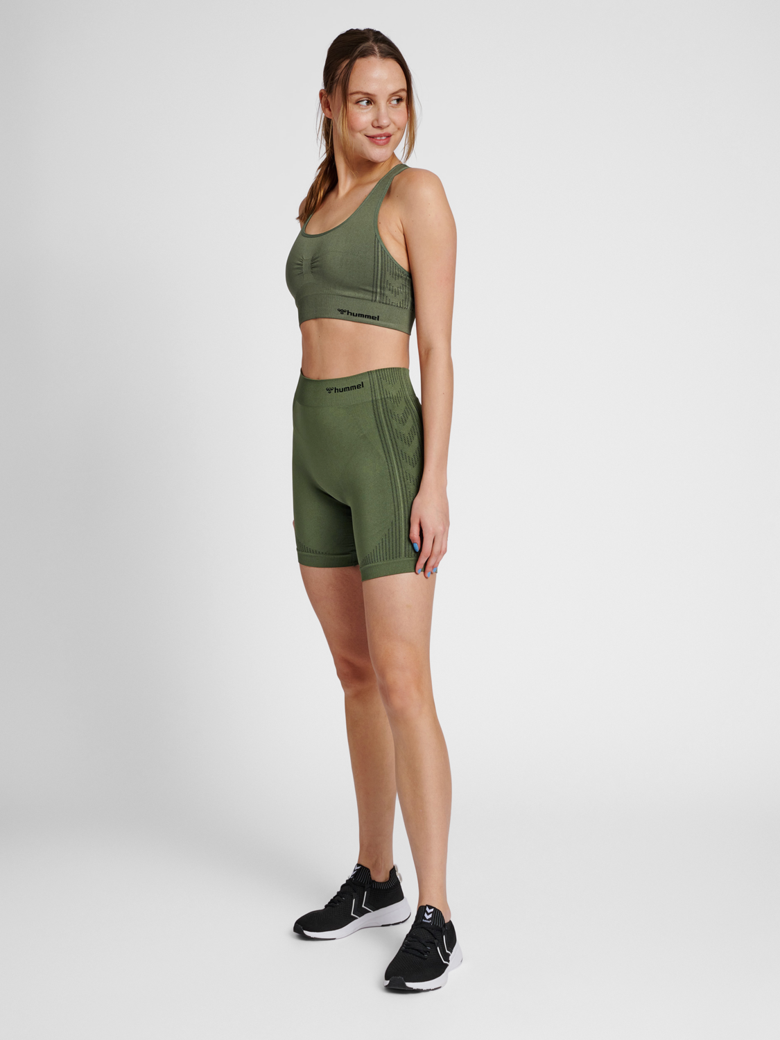 hmlMT SHAPING SEAMLESS MW SHORTS