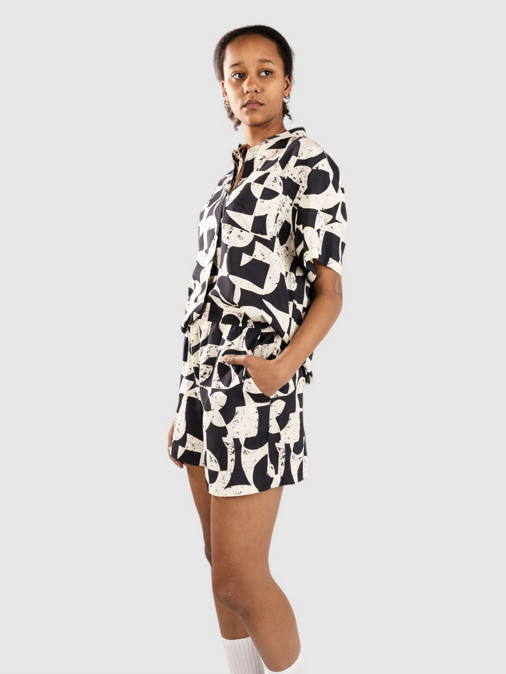 Iriedaily Lucie Shorts black white
