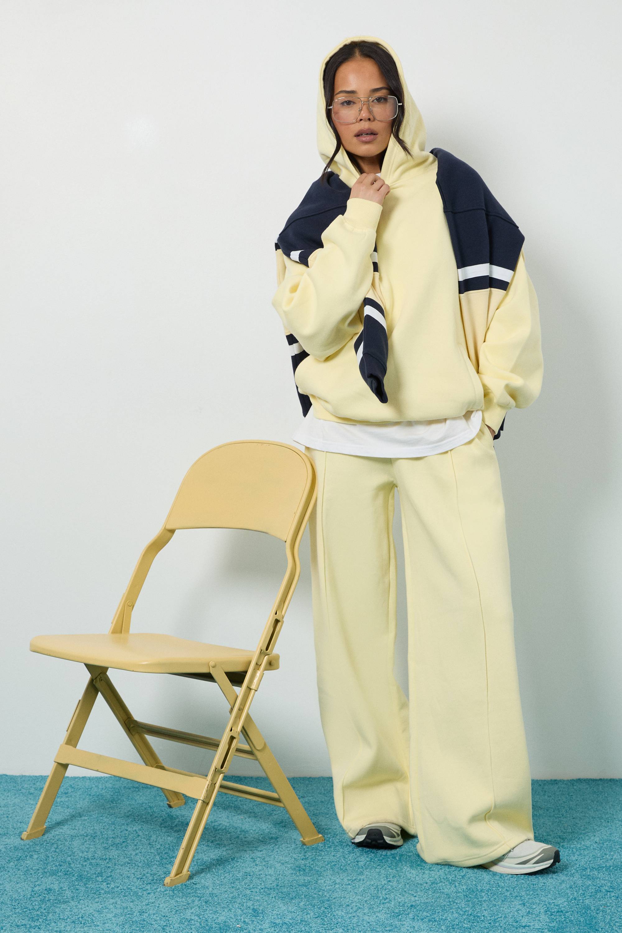 boohoo Jogging Jambe Droite à Détails Plis Piqués