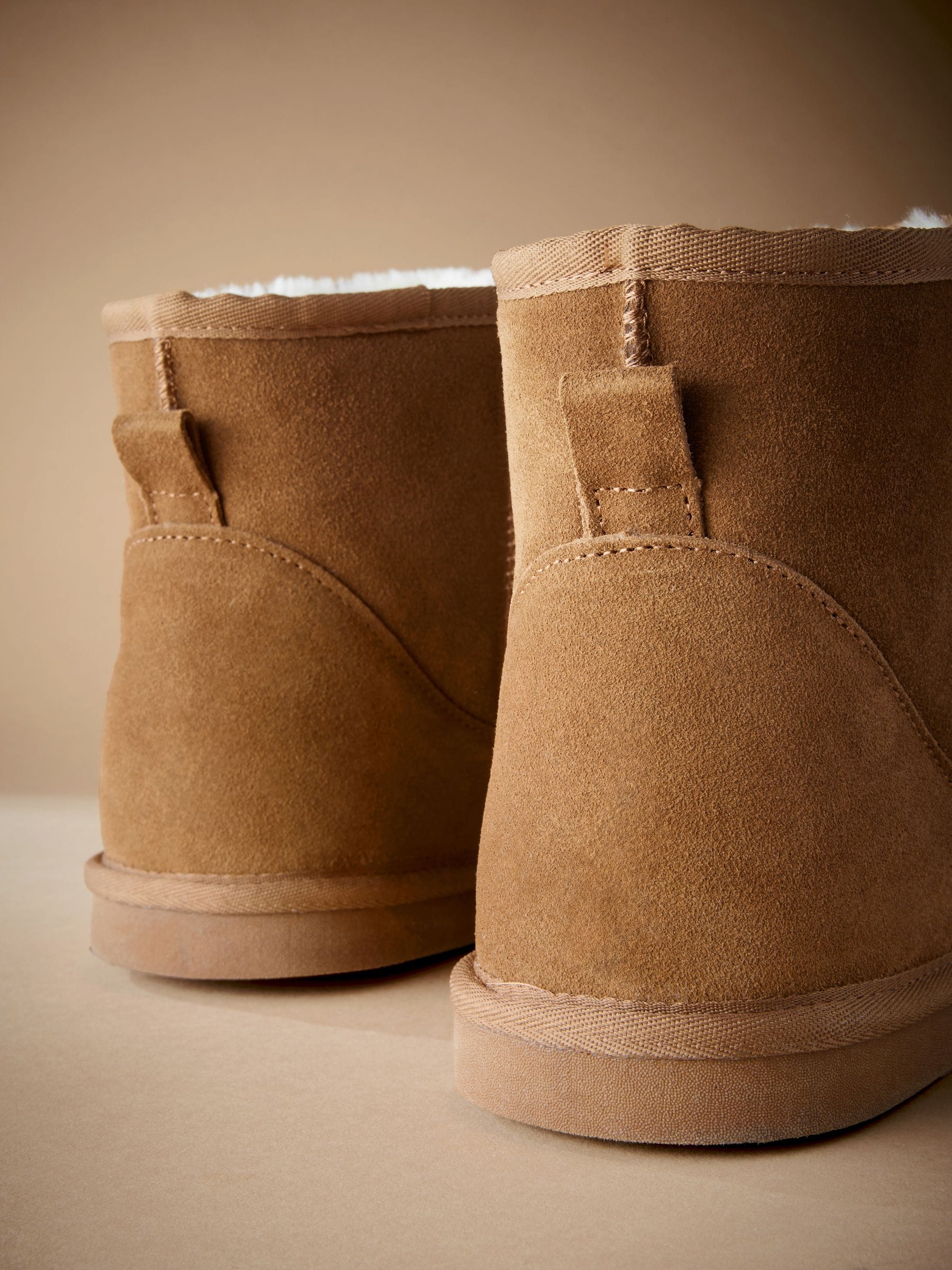 Lichtbruin - Signature Suede Slipper Boots with Faux Fur Lining