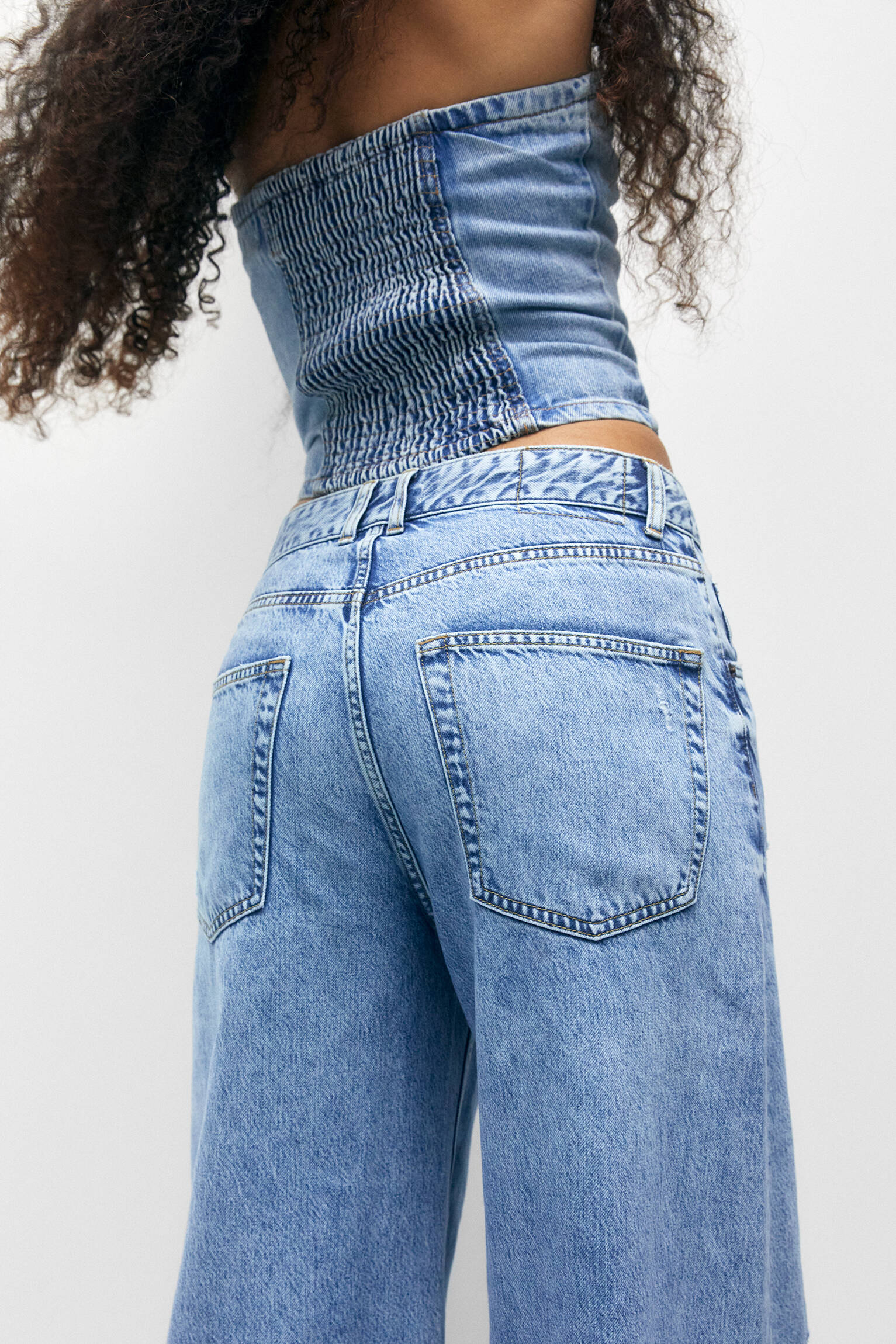 CALÇA JEANS DE PERNA LARGA E CINTURA MÉDIA - AZUL