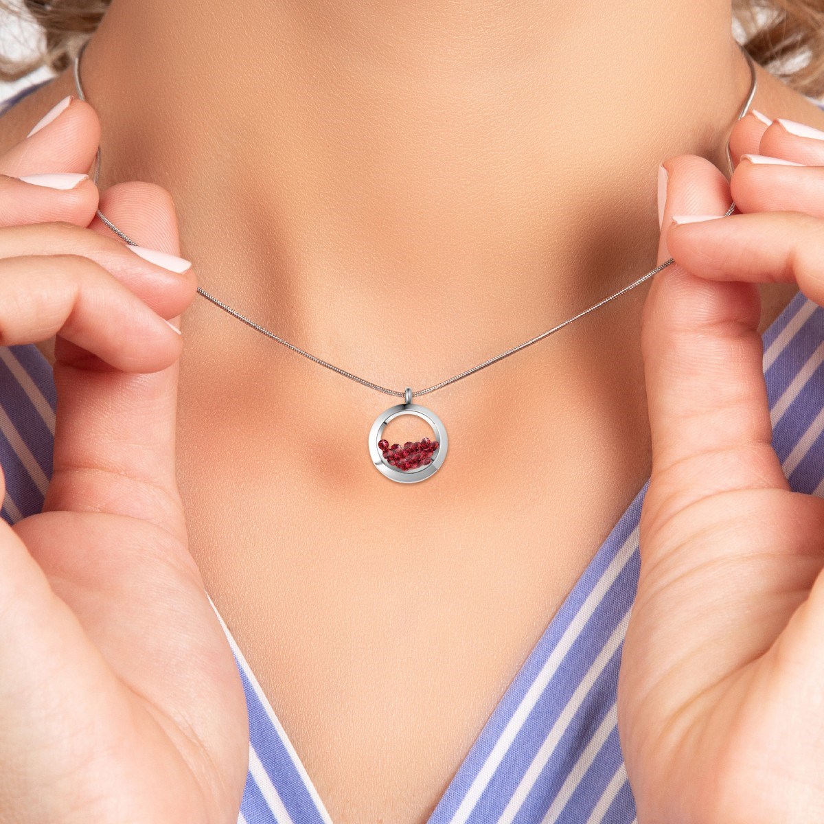 Collier rond SC Crystal orné de Cristaux scintillants