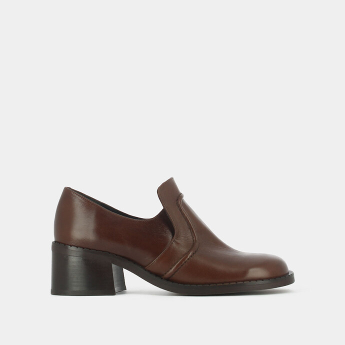 Mocassins à talons  en cuir vieilli marron