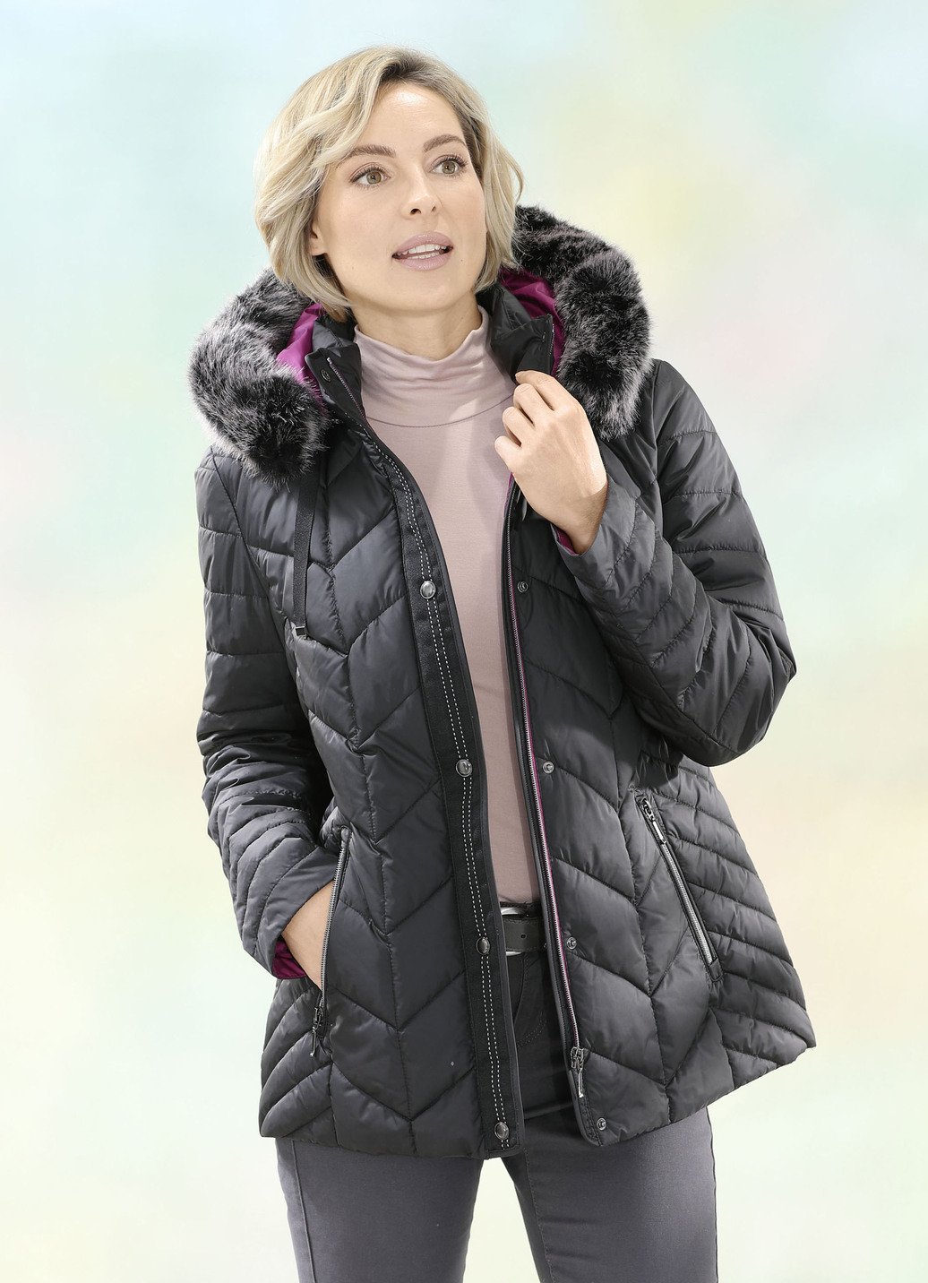 Jacke mit abnehmbarer Kapuze