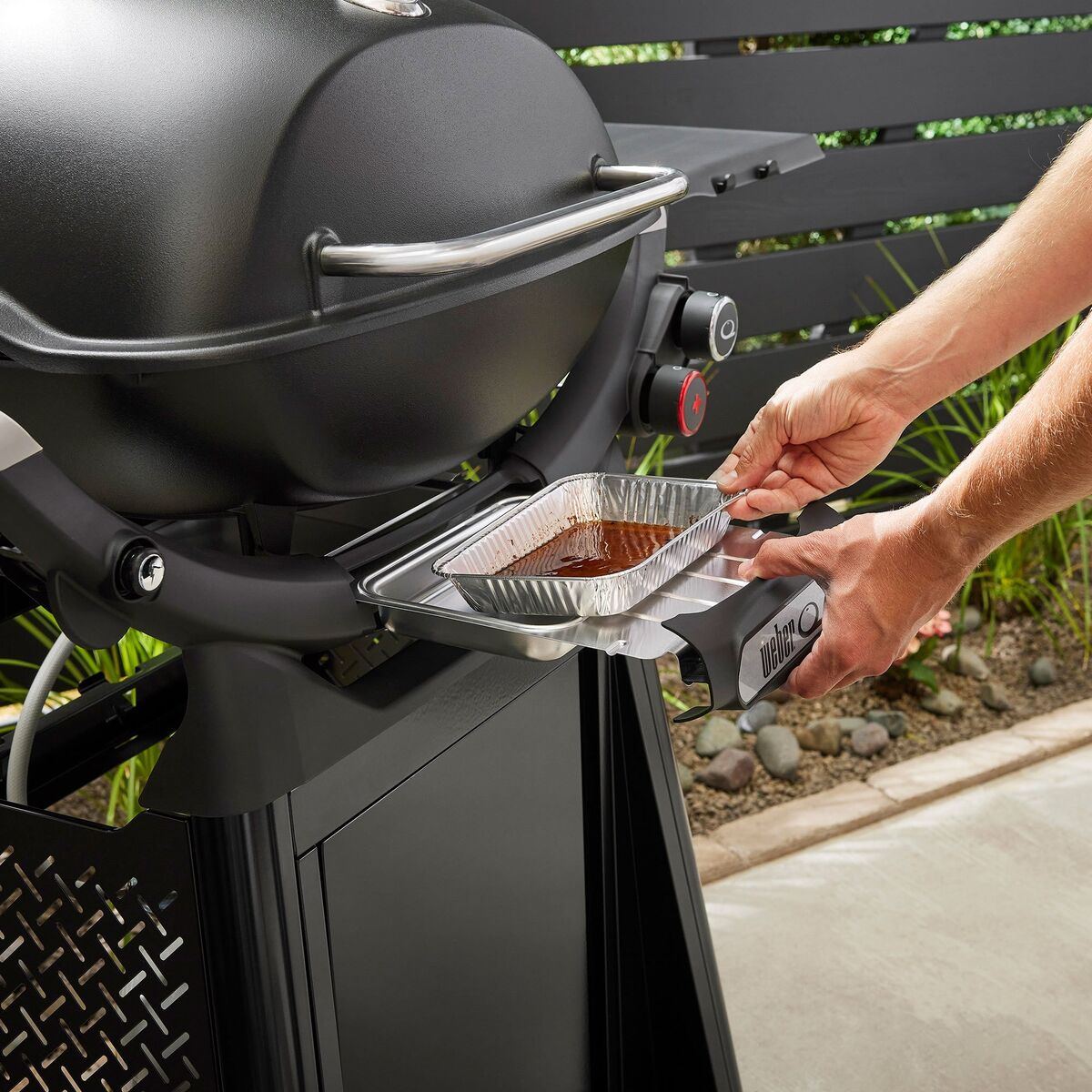 Q3200N+ Gassgrill med vogn