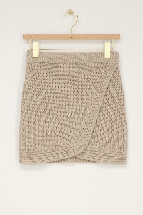 Beige gebreide rok met overslag