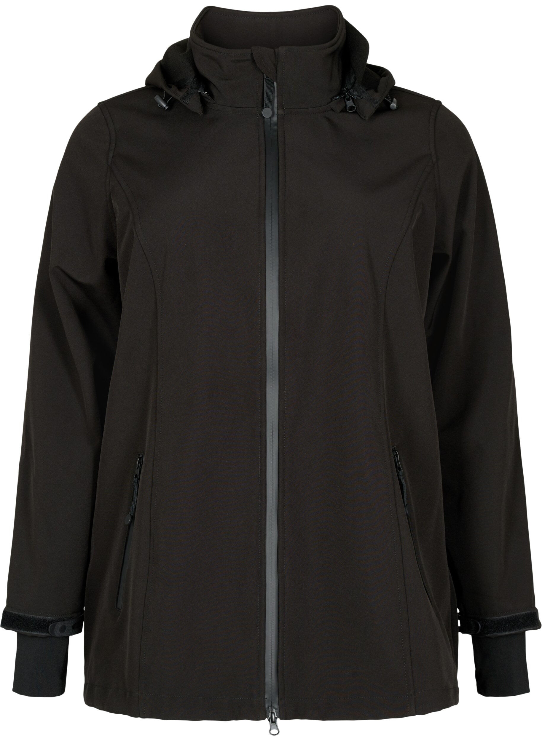 Kort softshell jakke med aftagelig hætte