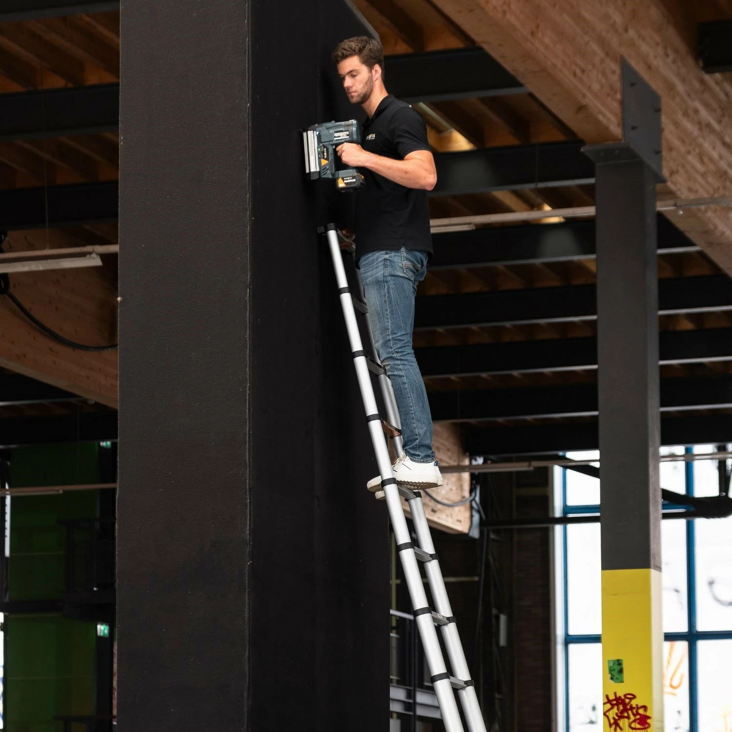 Batavia 7064829 Giraffe Air Telescopische ladder met Hoekindicator, SoftClose & AntiSlip - 4.15m - 14 sporten