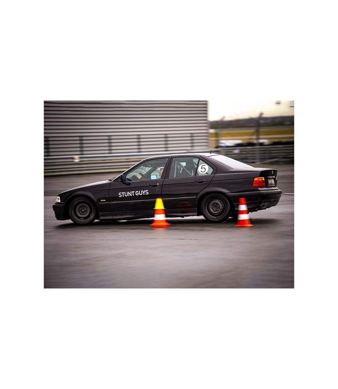Cascade en voiture : un stage de conduite en pilotage drift - SMARTBOX - Coffret Cadeau Sport & Aventure