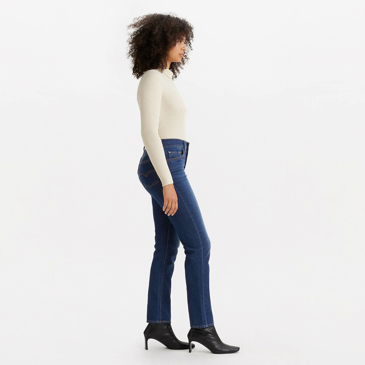 Calça jeans Levi's 724 de cintura alta e corte reto.